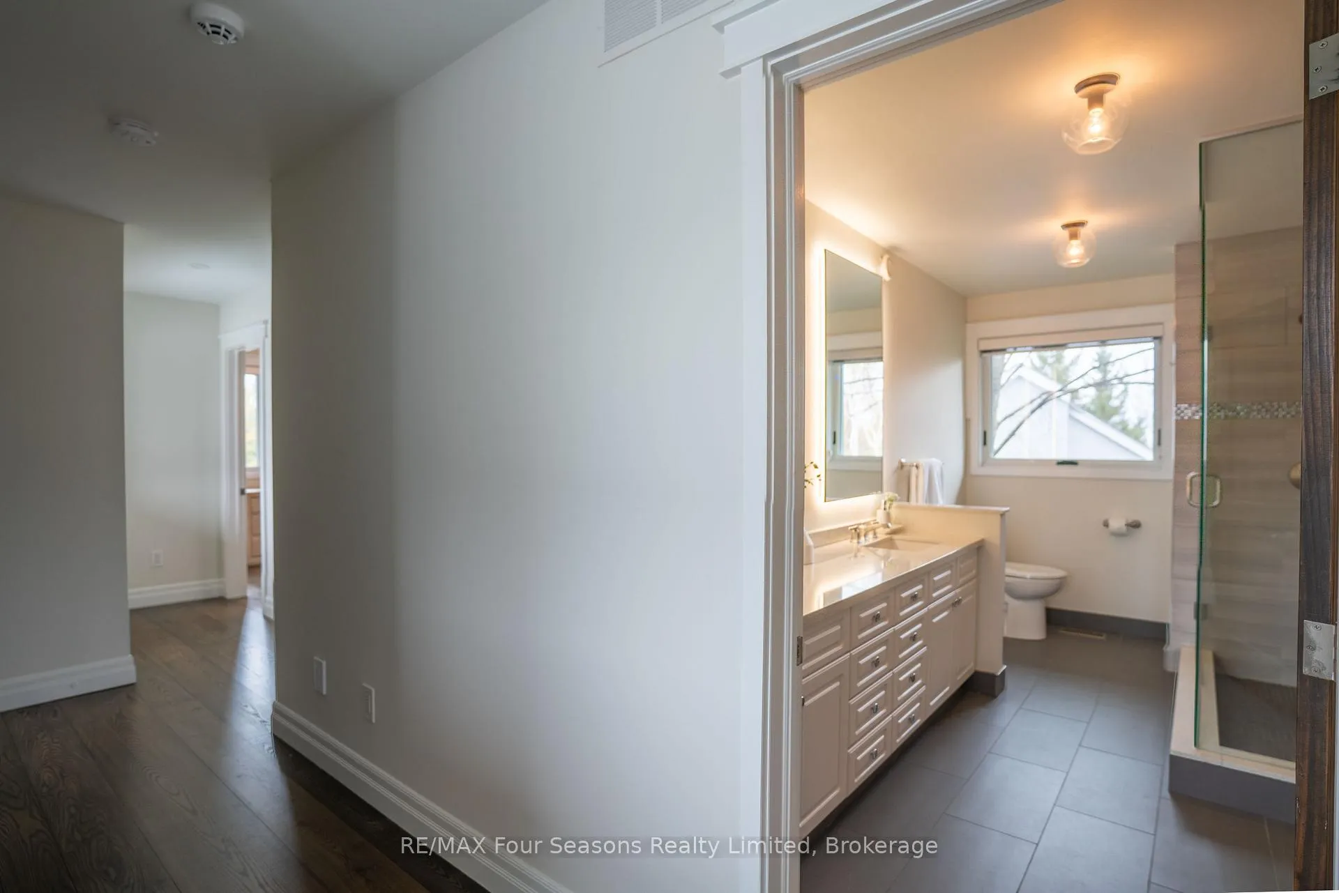 Photo 33 of 103 Cortina Crescent, Blue Mountains — HOMEH