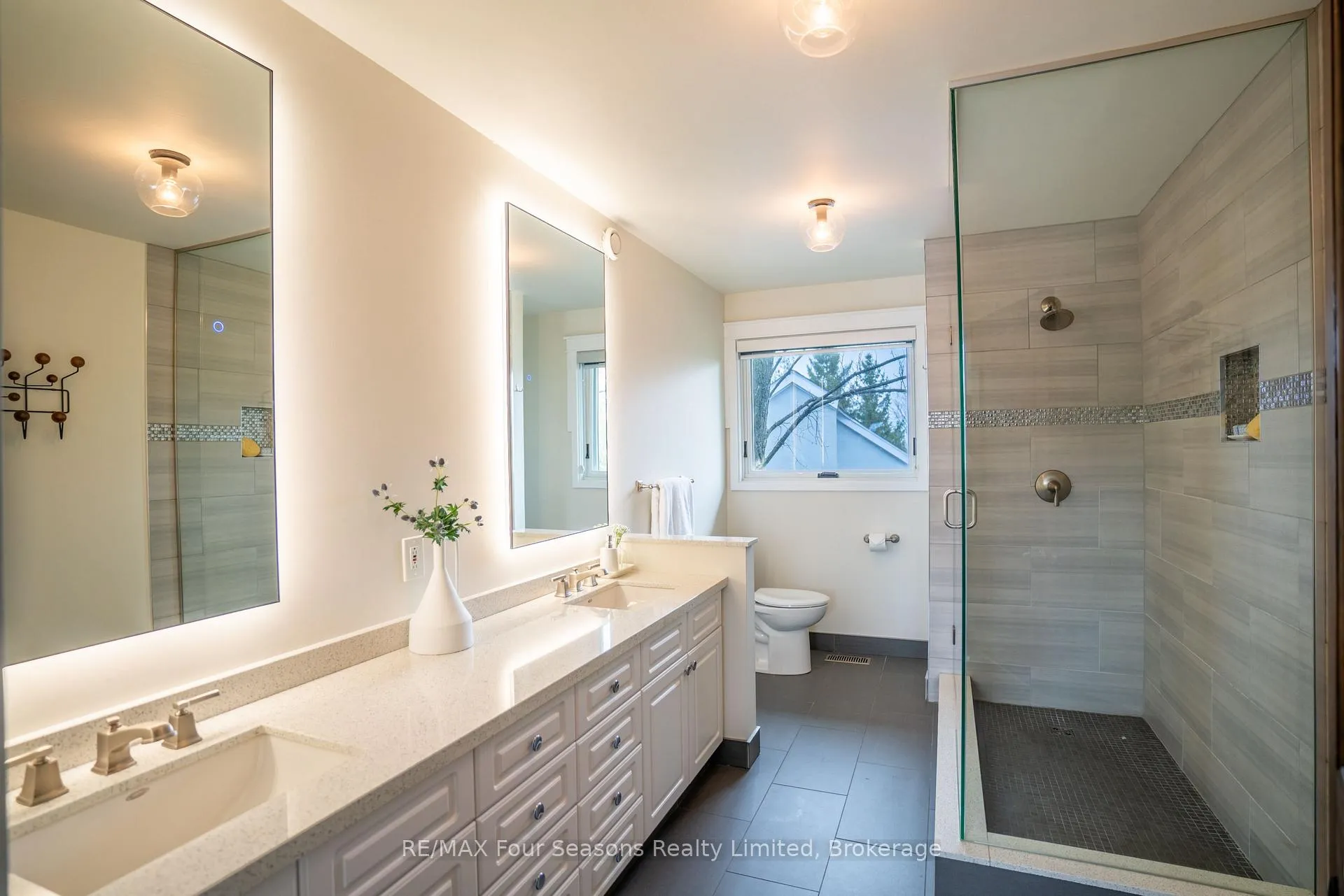 Photo 34 of 103 Cortina Crescent, Blue Mountains — HOMEH