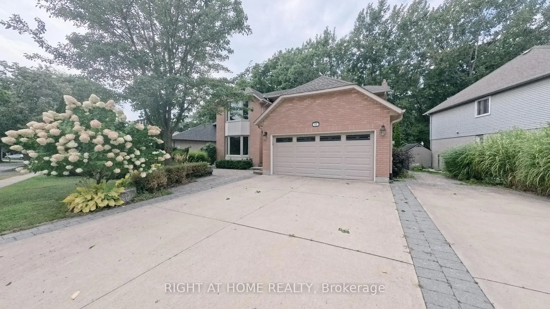 Photo 4 of 82 Woodside Square, Pelham, Fonthill — HOMEH