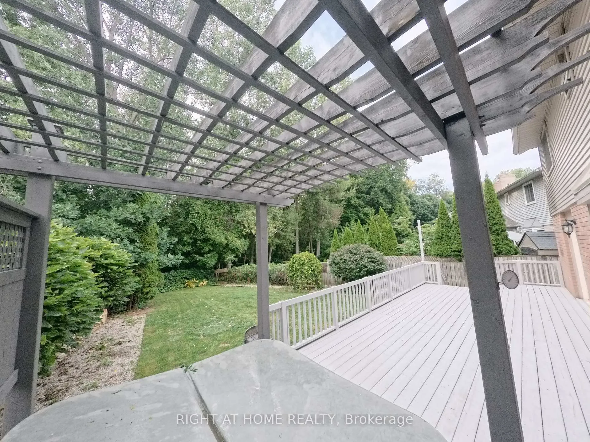 Photo 5 of 82 Woodside Square, Pelham, Fonthill — HOMEH