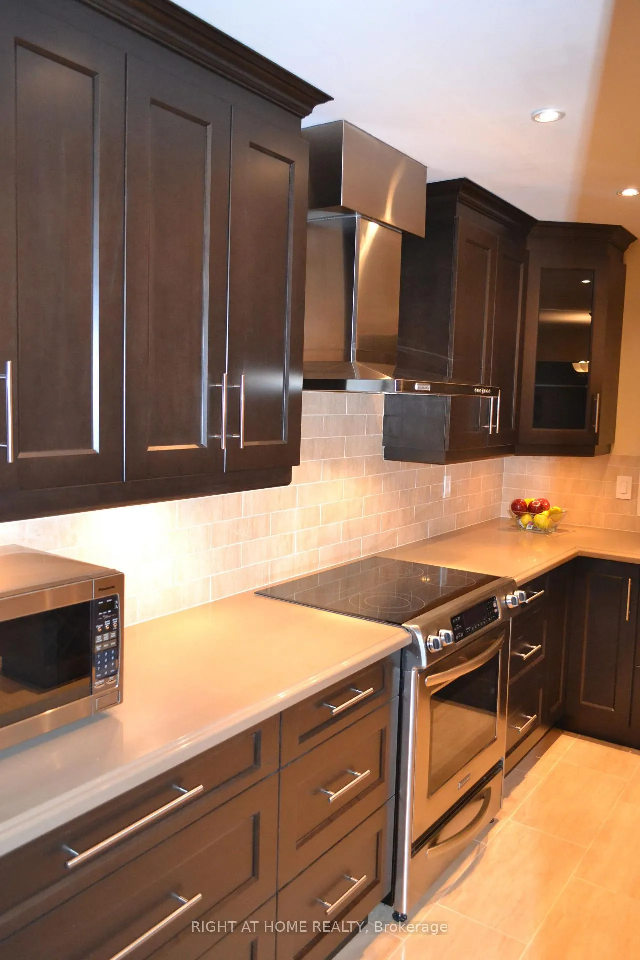 Photo 8 of 82 Woodside Square, Pelham, Fonthill — HOMEH