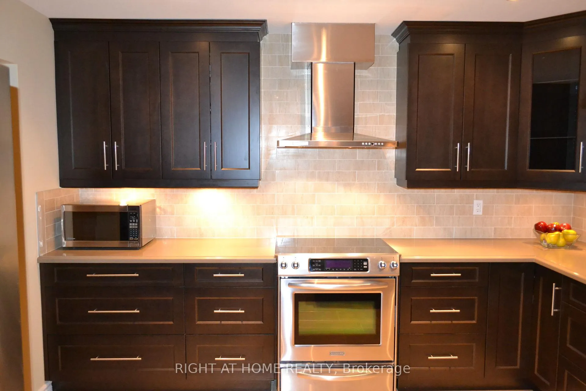 Photo 9 of 82 Woodside Square, Pelham, Fonthill — HOMEH