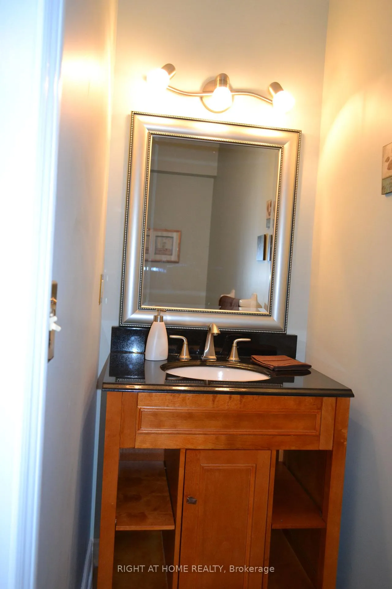 Photo 18 of 82 Woodside Square, Pelham, Fonthill — HOMEH