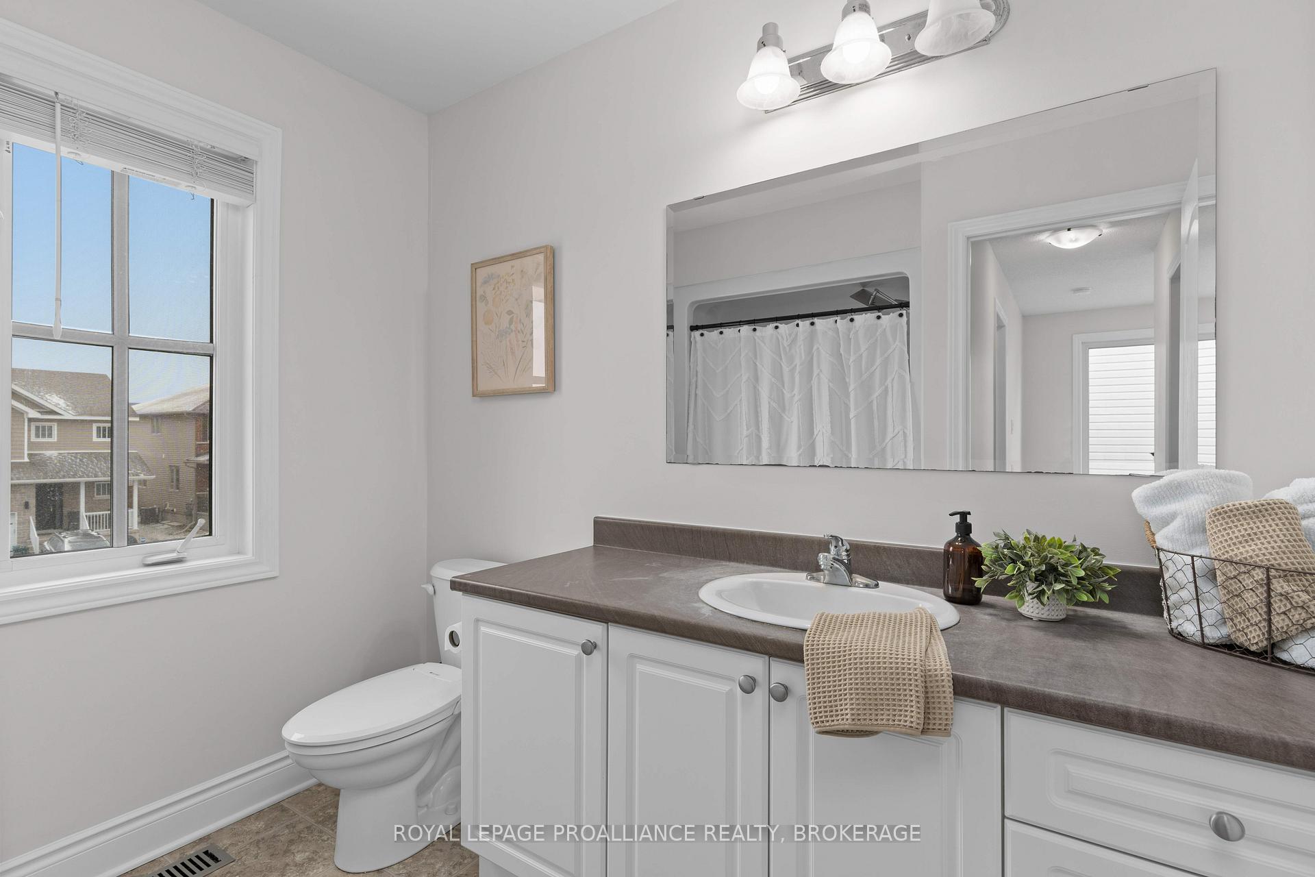 Photo 33 of 1290 Atkinson Street, Kingston, City Northwest — HOMEH