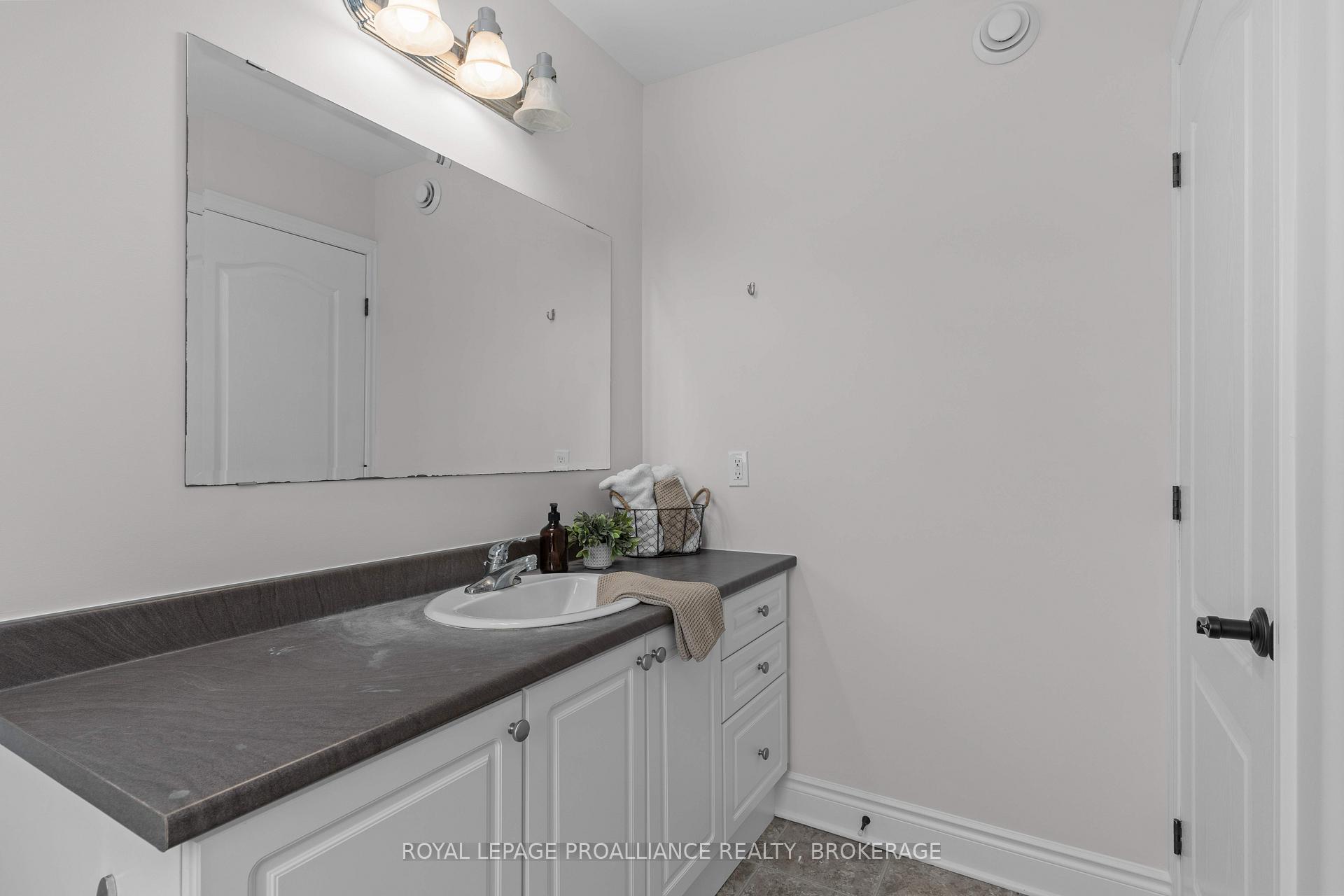 Photo 34 of 1290 Atkinson Street, Kingston, City Northwest — HOMEH
