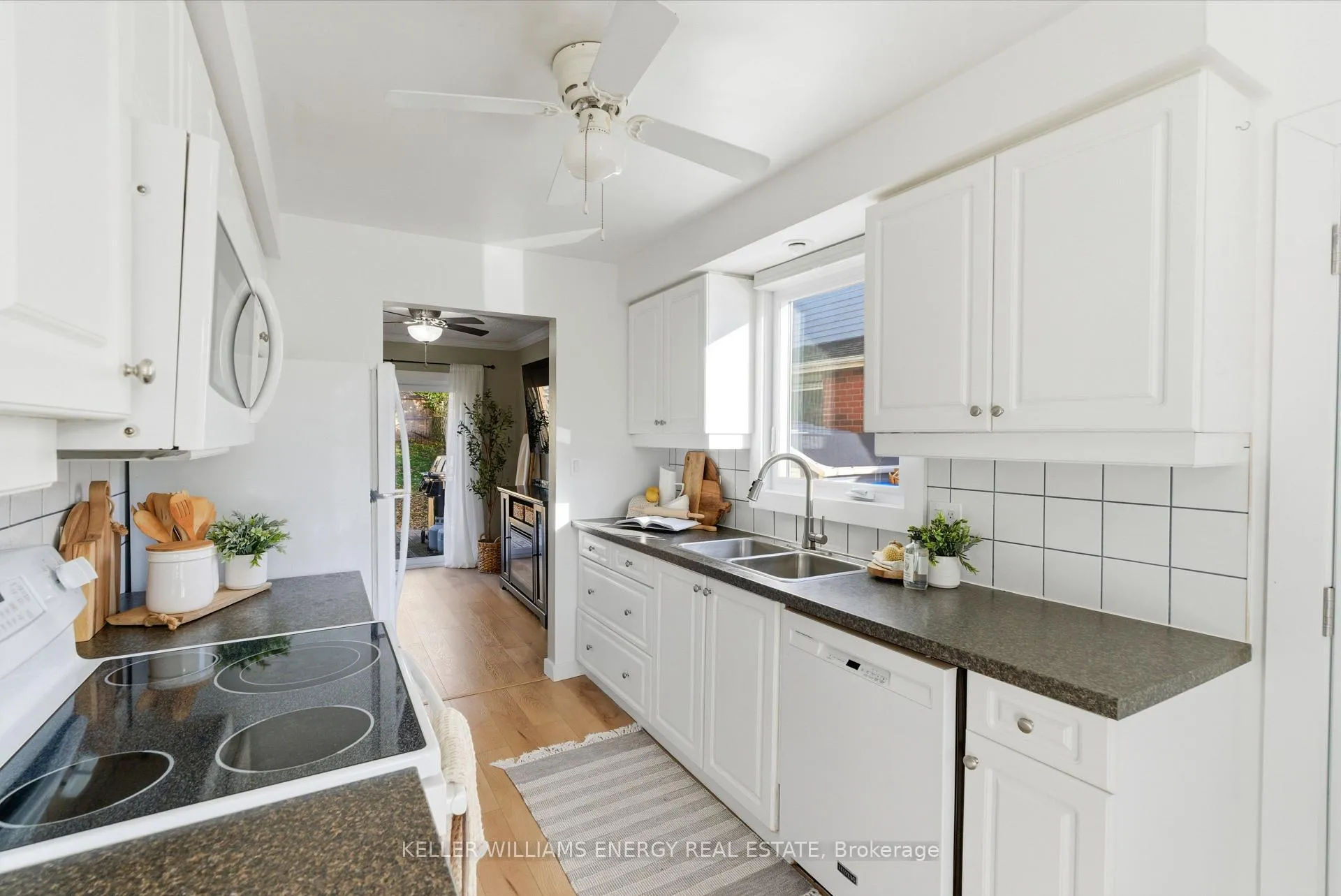 Photo 9 of 35 Overbank Drive, Oshawa, McLaughlin — HOMEH