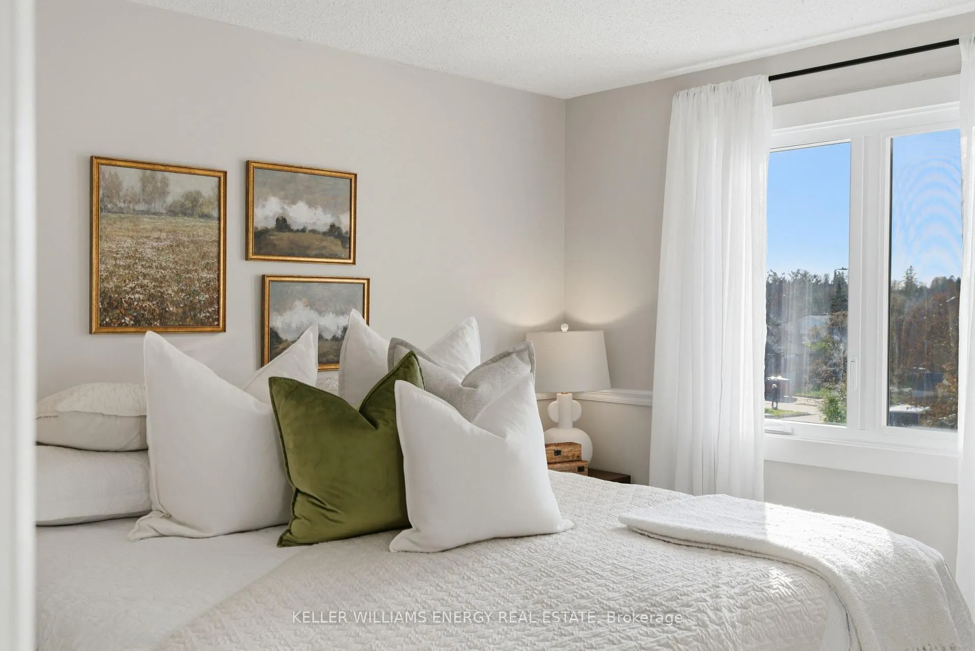 Photo 22 of 35 Overbank Drive, Oshawa, McLaughlin — HOMEH