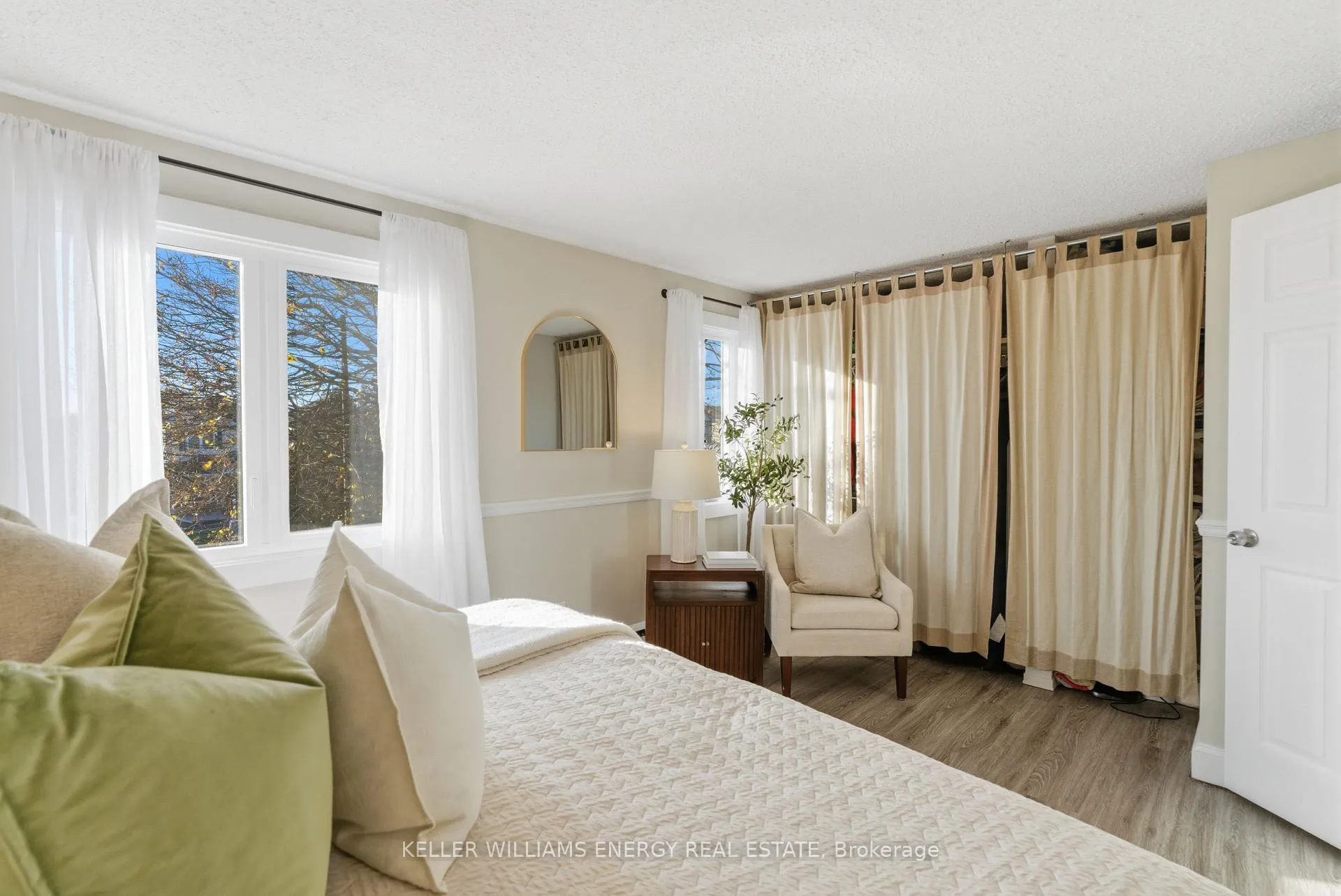 Photo 24 of 35 Overbank Drive, Oshawa, McLaughlin — HOMEH