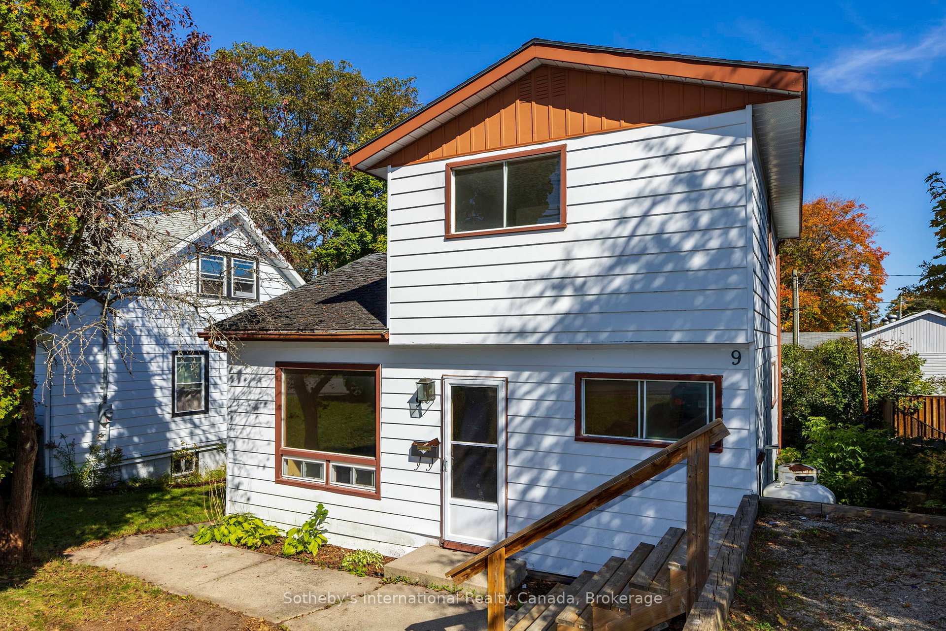 Photo 1 of 9 Summitt Avenue, Parry Sound — HOMEH