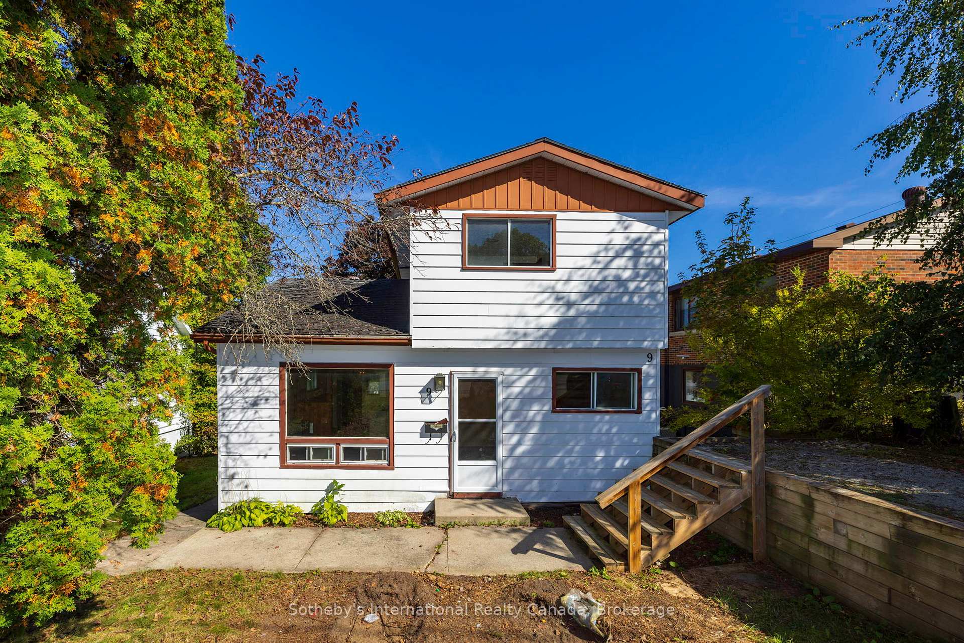 Photo 2 of 9 Summitt Avenue, Parry Sound — HOMEH