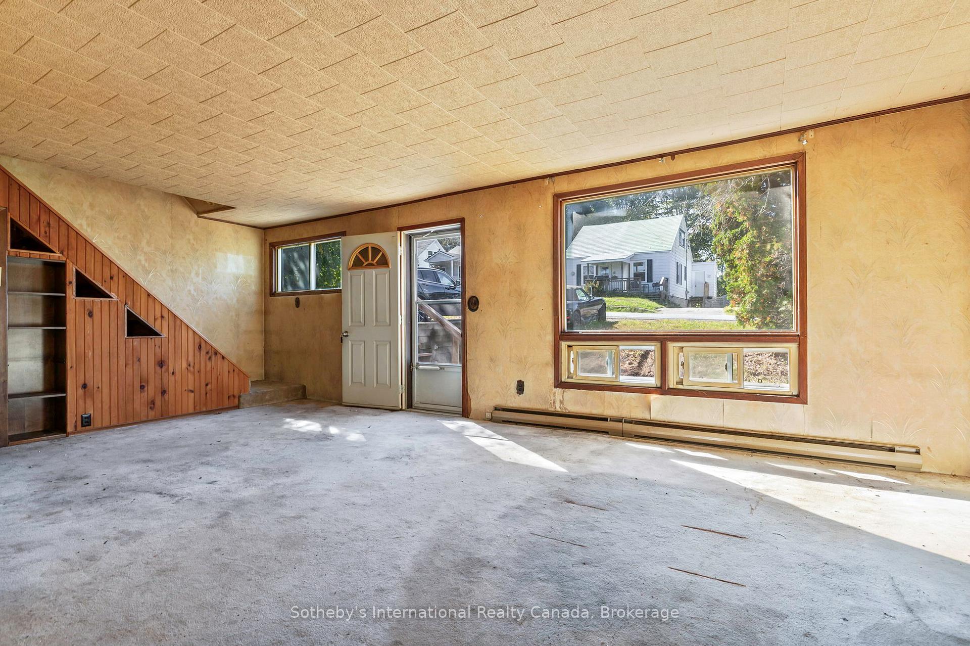 Photo 3 of 9 Summitt Avenue, Parry Sound — HOMEH