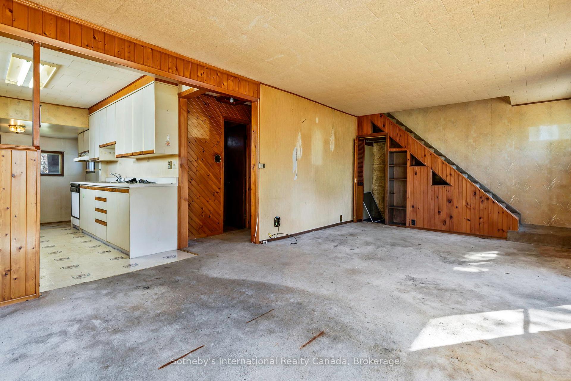 Photo 4 of 9 Summitt Avenue, Parry Sound — HOMEH
