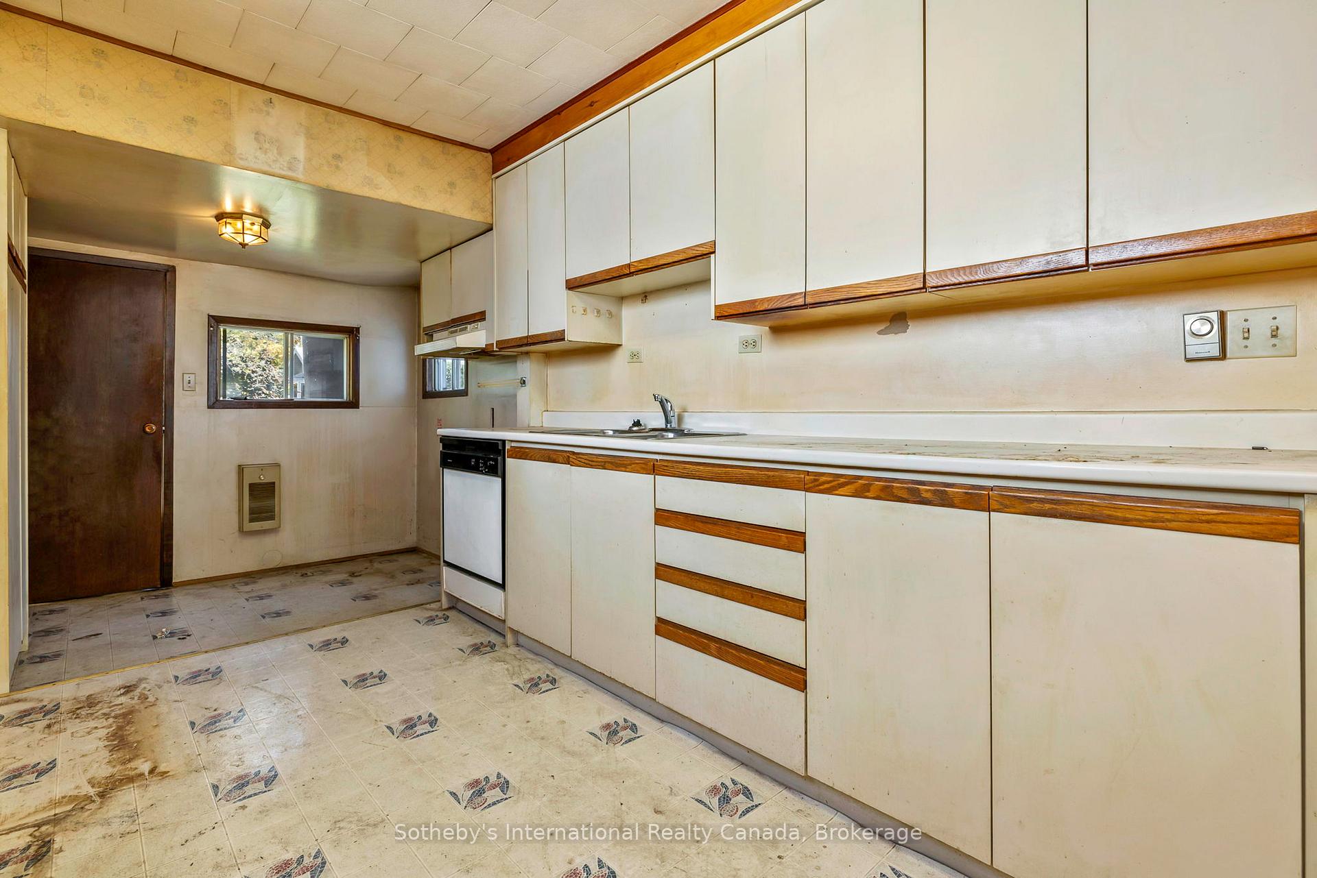 Photo 6 of 9 Summitt Avenue, Parry Sound — HOMEH