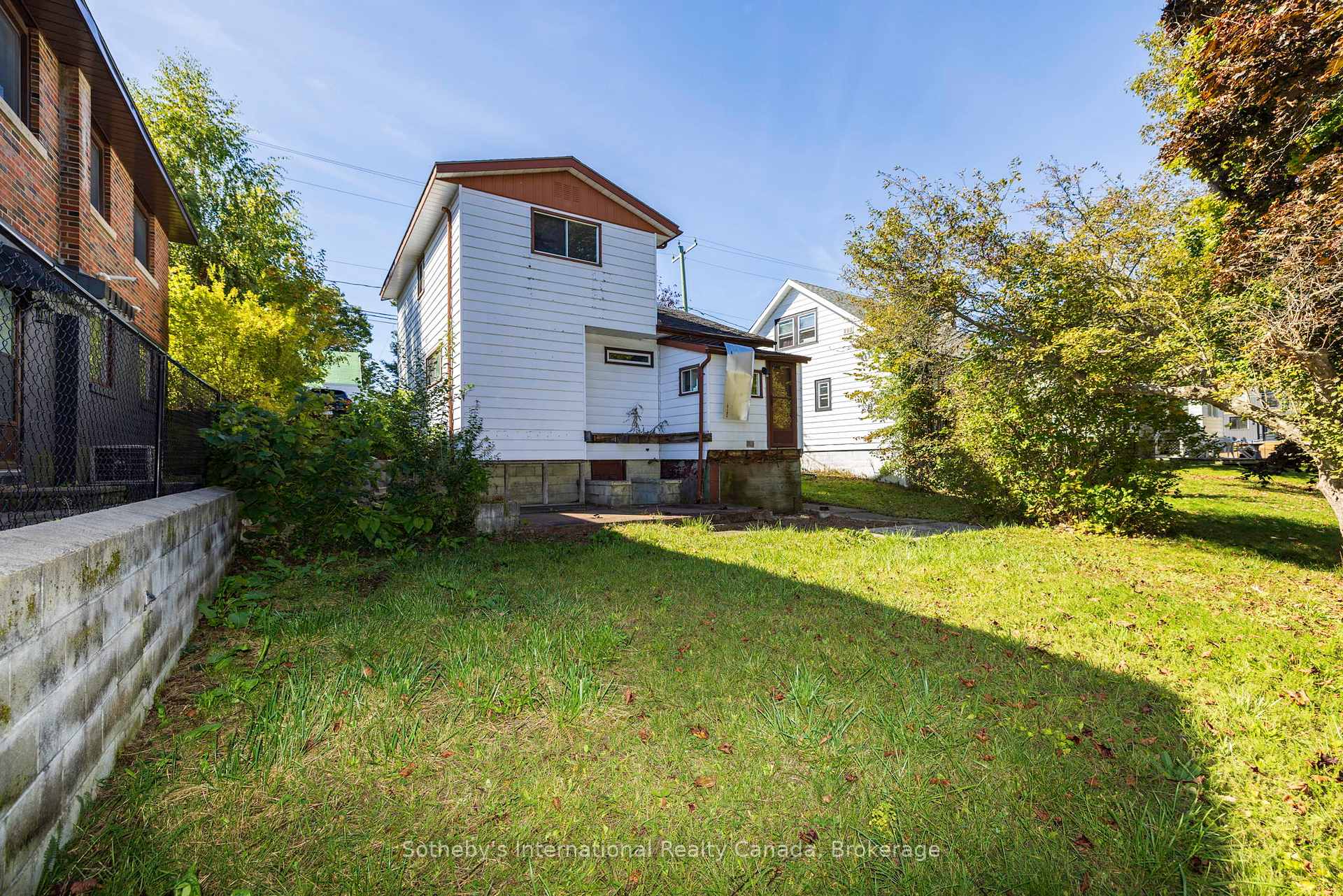 Photo 17 of 9 Summitt Avenue, Parry Sound — HOMEH