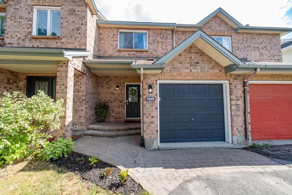 Front of 1649 Greywood Drive