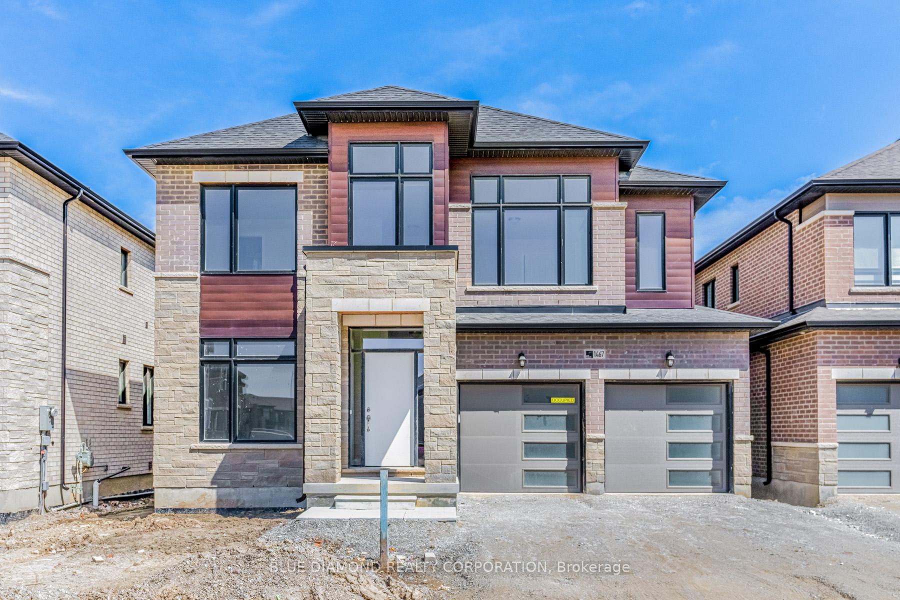 Front of 1467 Wellwood Terrace