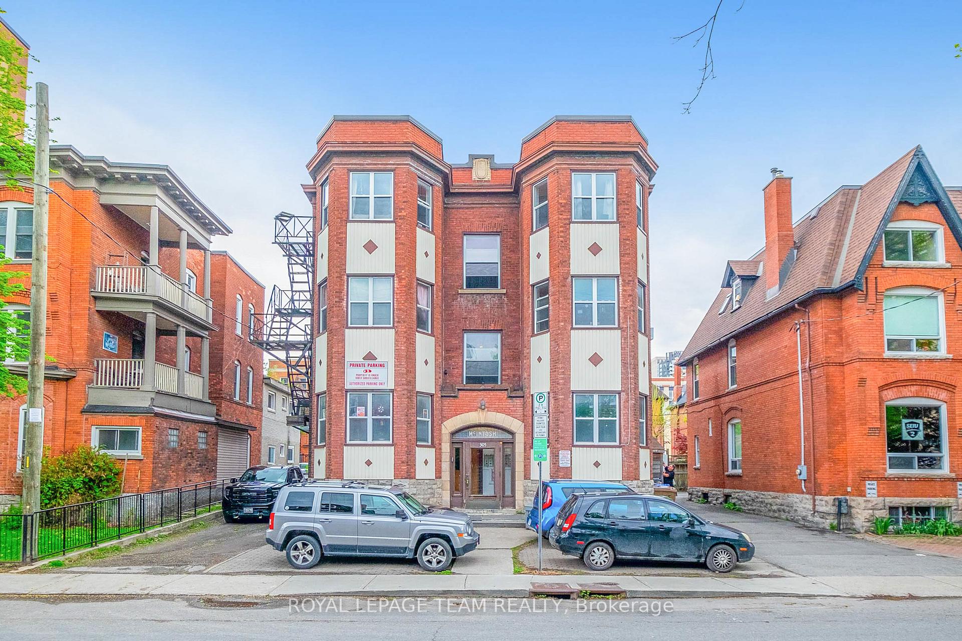 Front of 305 Waverley Street
