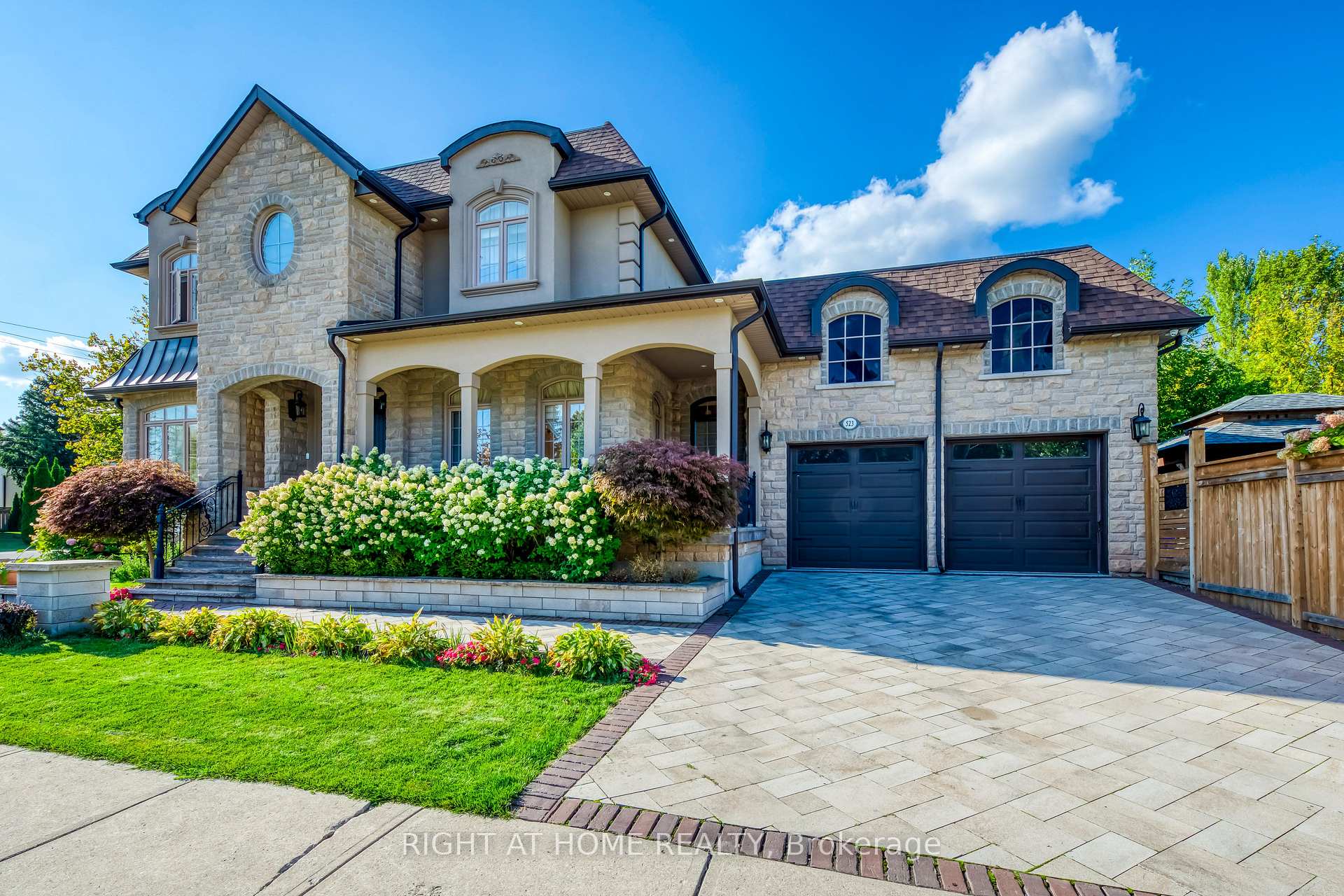 Photo 1 of 523 Brookside Drive, Oakville, West — HOMEH