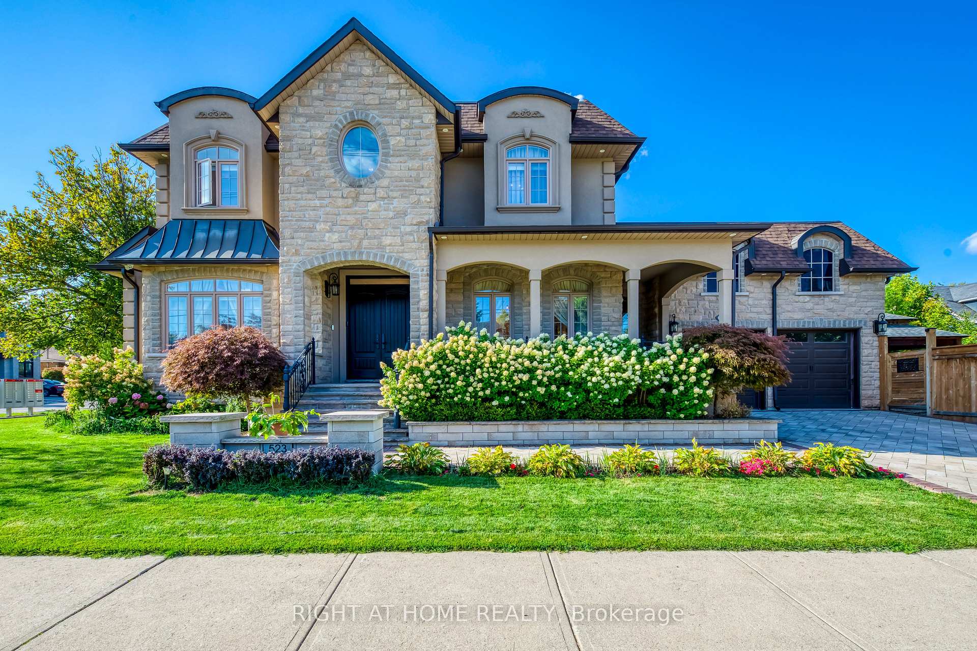 Photo 2 of 523 Brookside Drive, Oakville, West — HOMEH