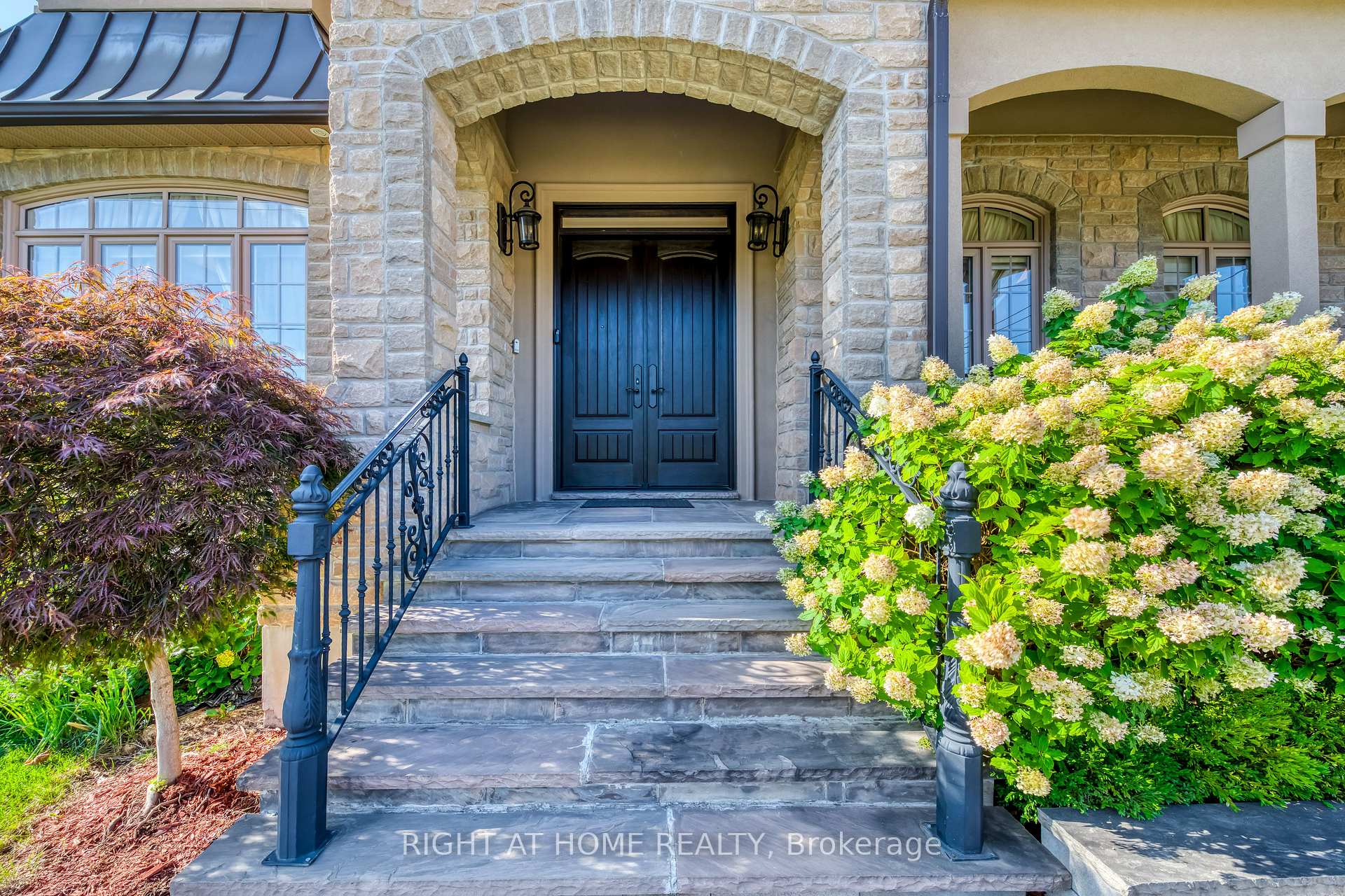 Photo 3 of 523 Brookside Drive, Oakville, West — HOMEH
