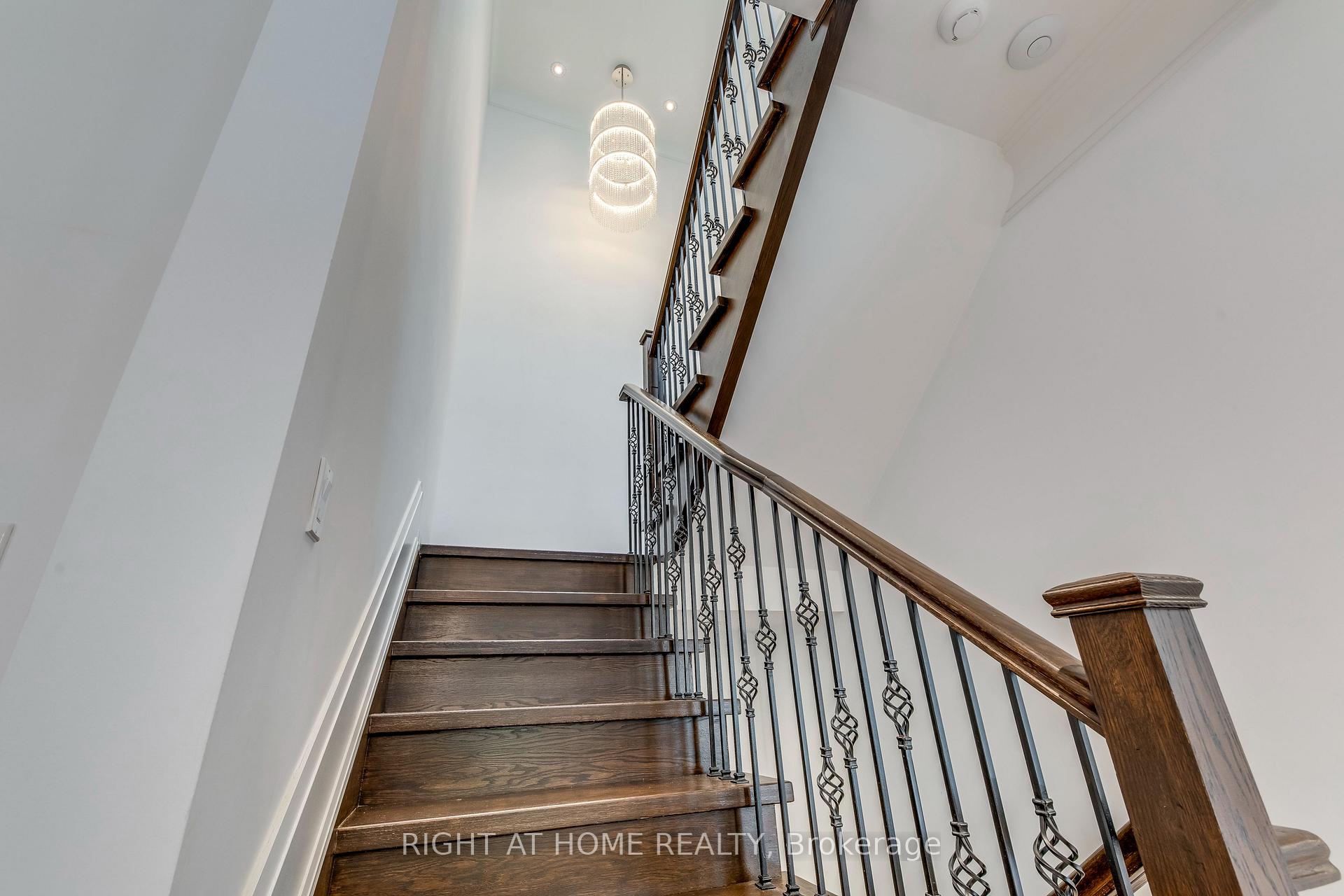Photo 19 of 523 Brookside Drive, Oakville, West — HOMEH