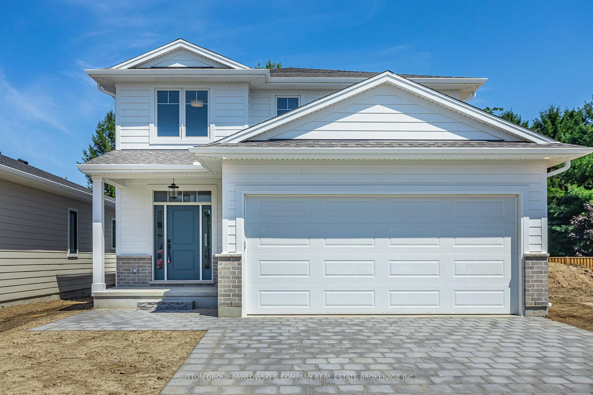 Photo 2 of 29 Spruce Crescent, North Middlesex, Parkhill — HOMEH