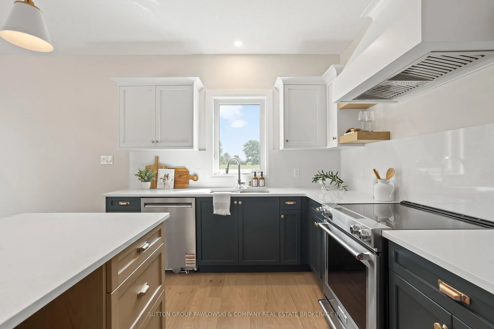 Photo 8 of 29 Spruce Crescent, North Middlesex, Parkhill — HOMEH