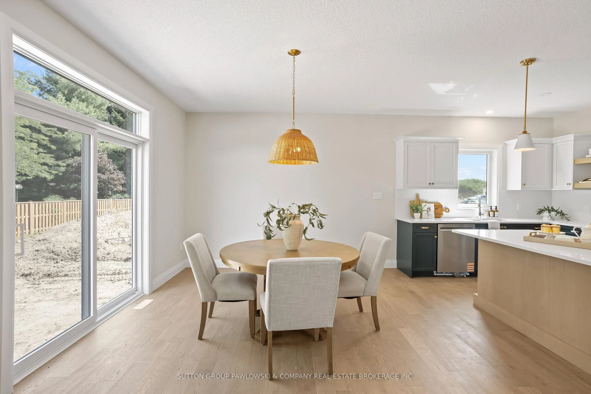 Photo 10 of 29 Spruce Crescent, North Middlesex, Parkhill — HOMEH
