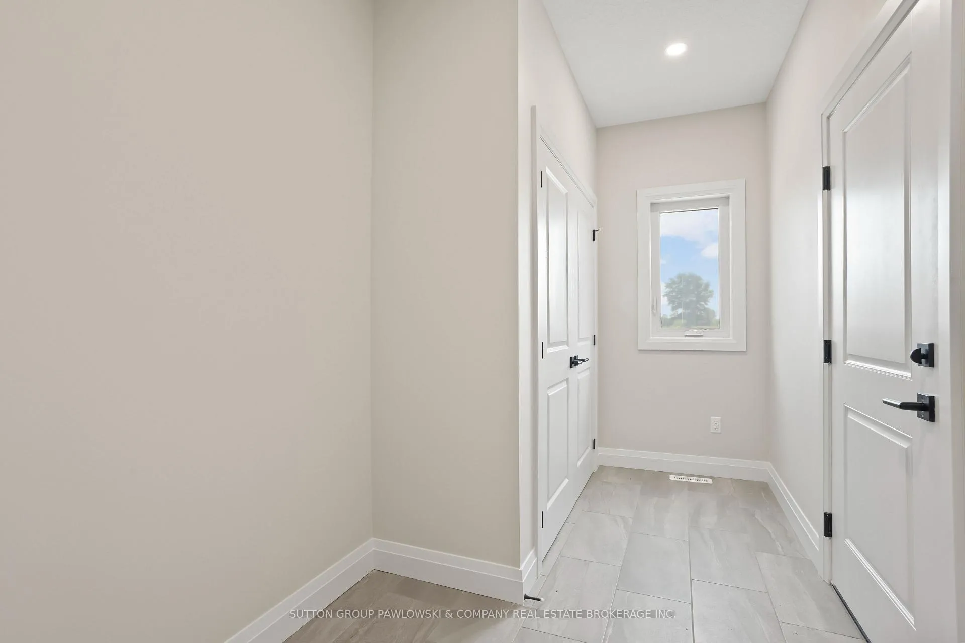 Photo 16 of 29 Spruce Crescent, North Middlesex, Parkhill — HOMEH