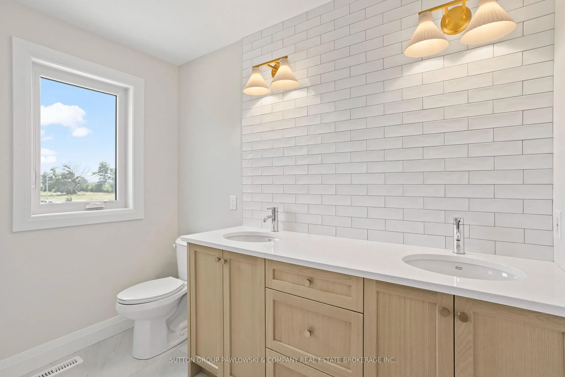 Photo 22 of 29 Spruce Crescent, North Middlesex, Parkhill — HOMEH