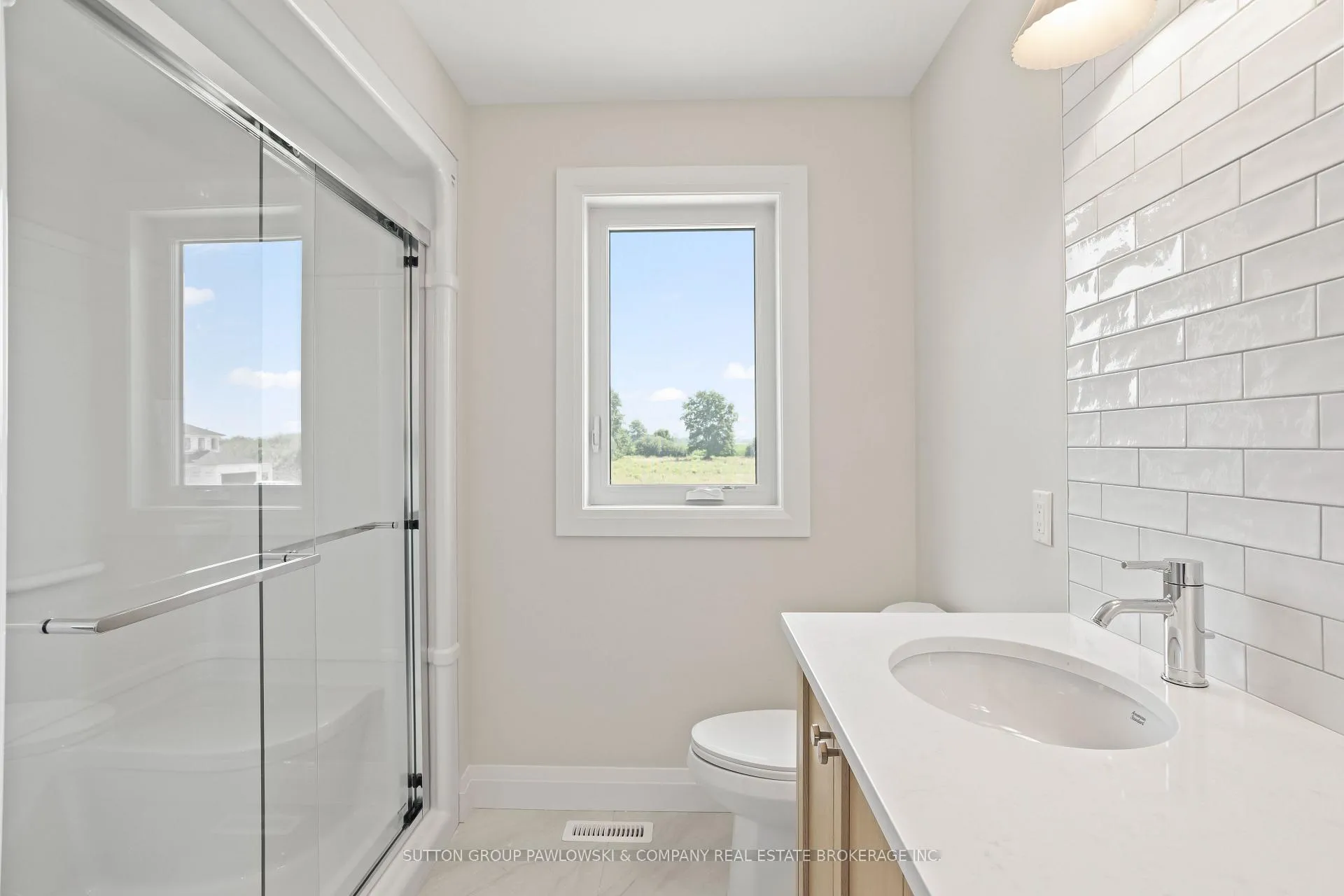 Photo 23 of 29 Spruce Crescent, North Middlesex, Parkhill — HOMEH