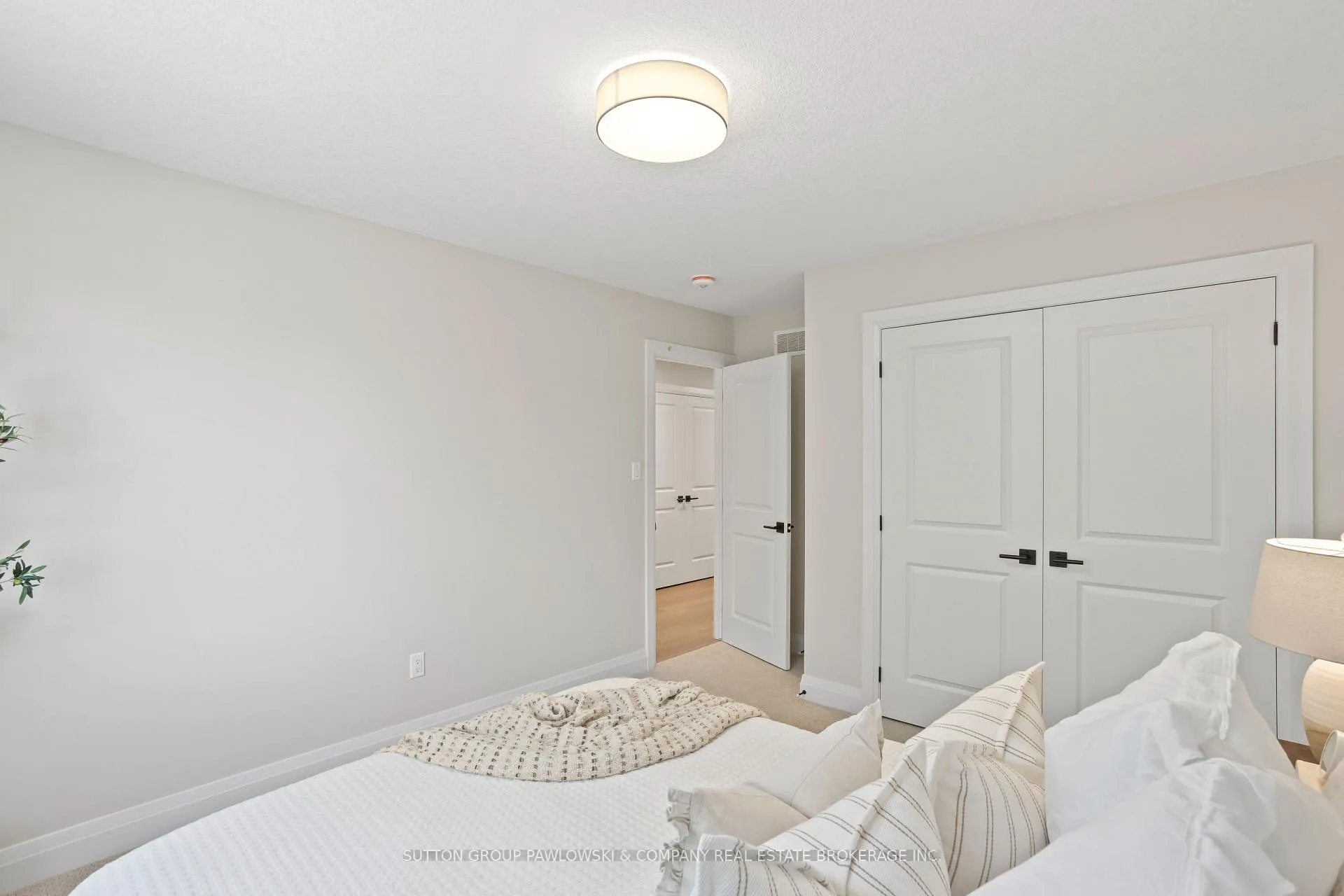 Photo 25 of 29 Spruce Crescent, North Middlesex, Parkhill — HOMEH