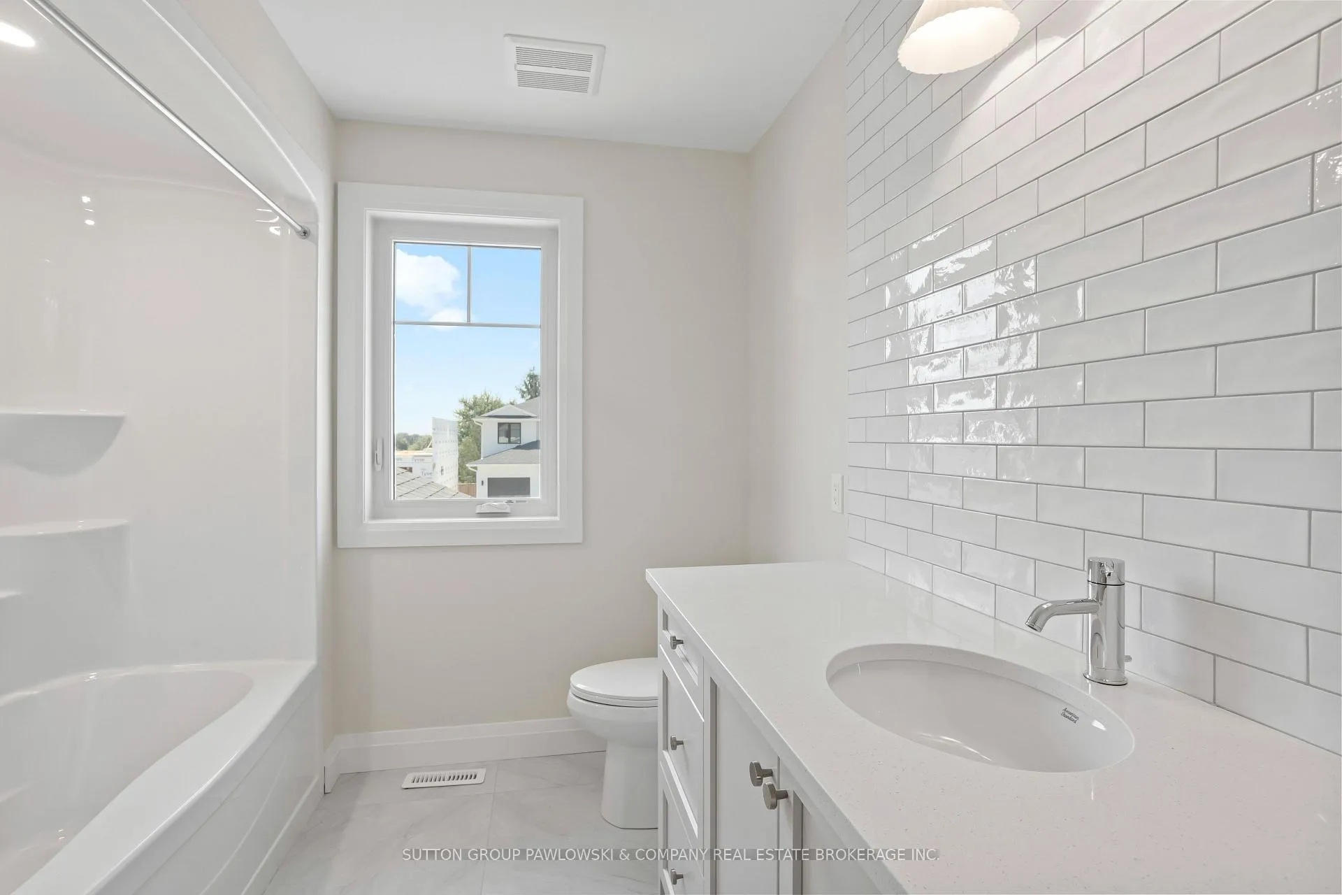 Photo 30 of 29 Spruce Crescent, North Middlesex, Parkhill — HOMEH