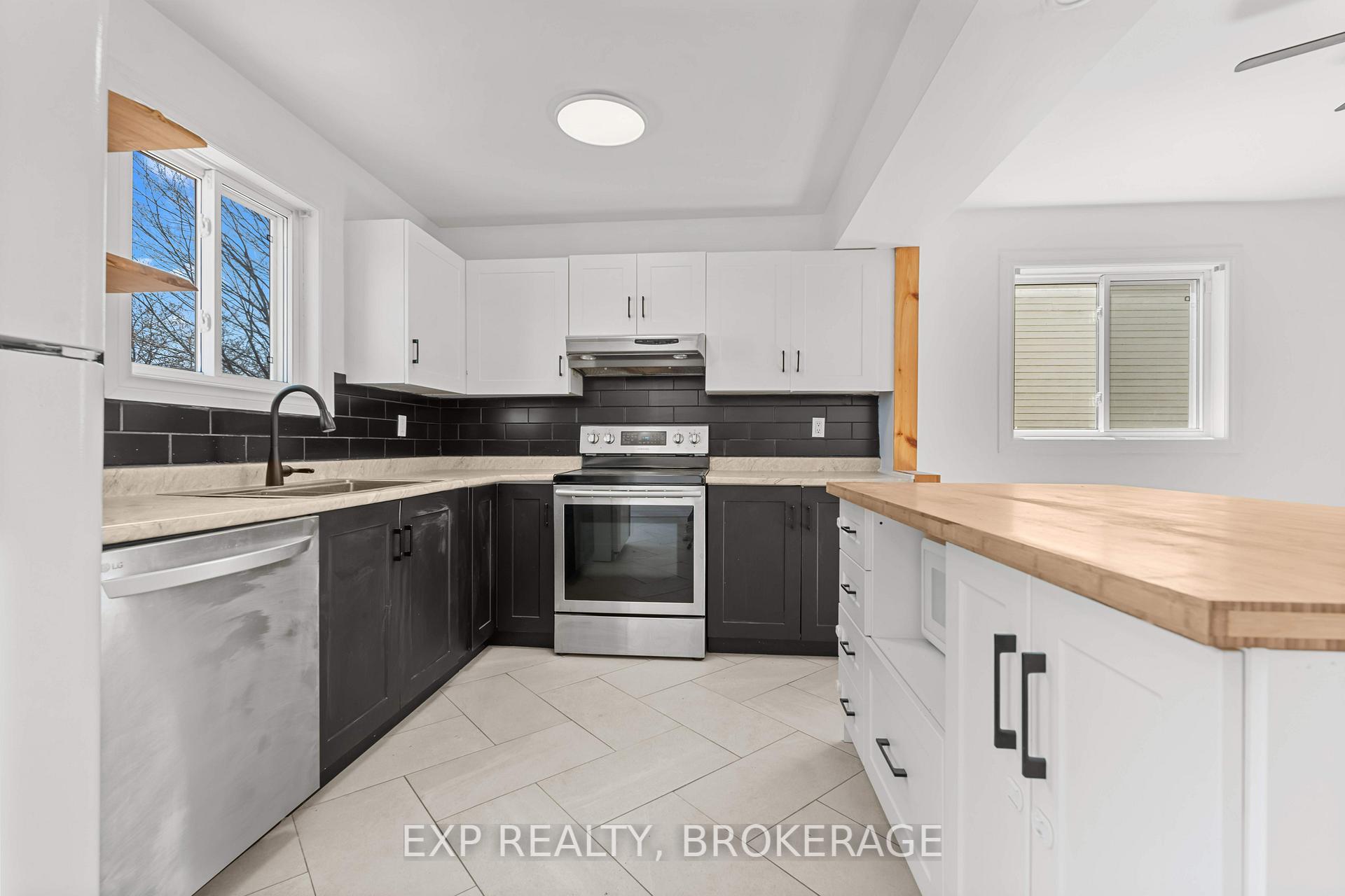 Photo 3 of 223 Guthrie Drive, Kingston, Rideau — HOMEH