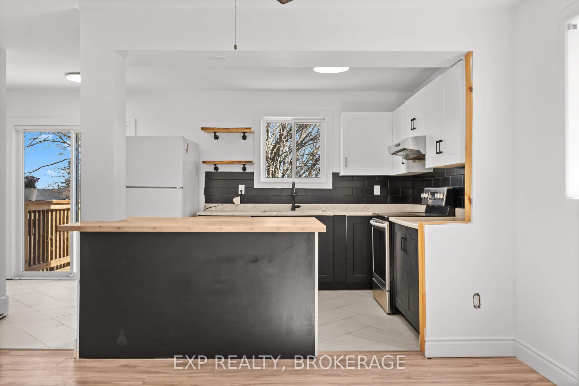 Photo 6 of 223 Guthrie Drive, Kingston, Rideau — HOMEH