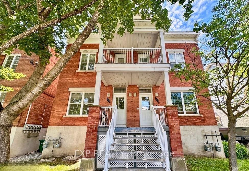 Front of Unit 2, 158 Ivy Crescent