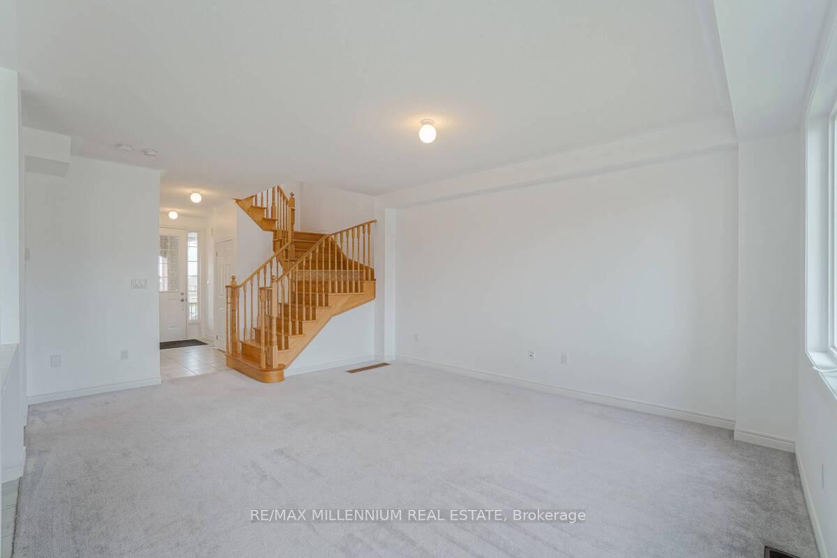 Photo 5 of 81 Kennedy Boulevard, New Tecumseth, Alliston — HOMEH