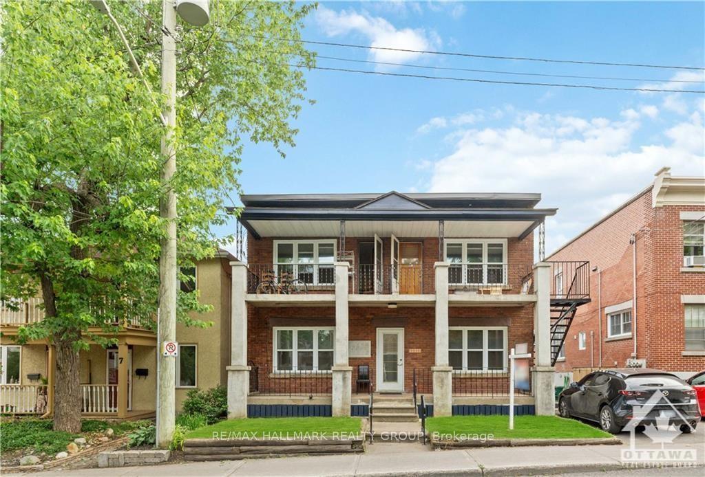 Front of Unit 4, 9 Acacia Avenue