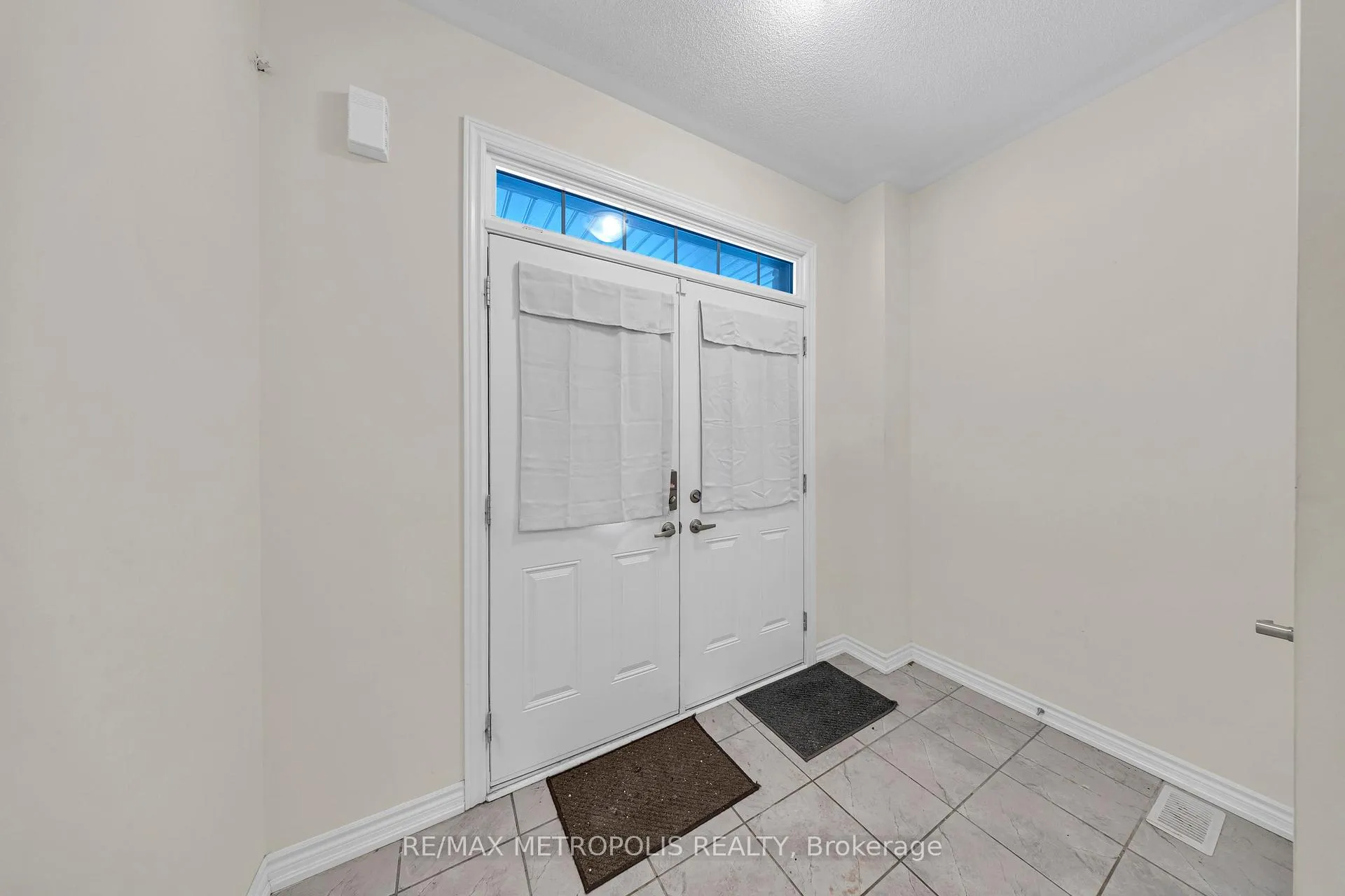 Photo 3 of 941 Rexton Drive, Oshawa, Kedron — HOMEH