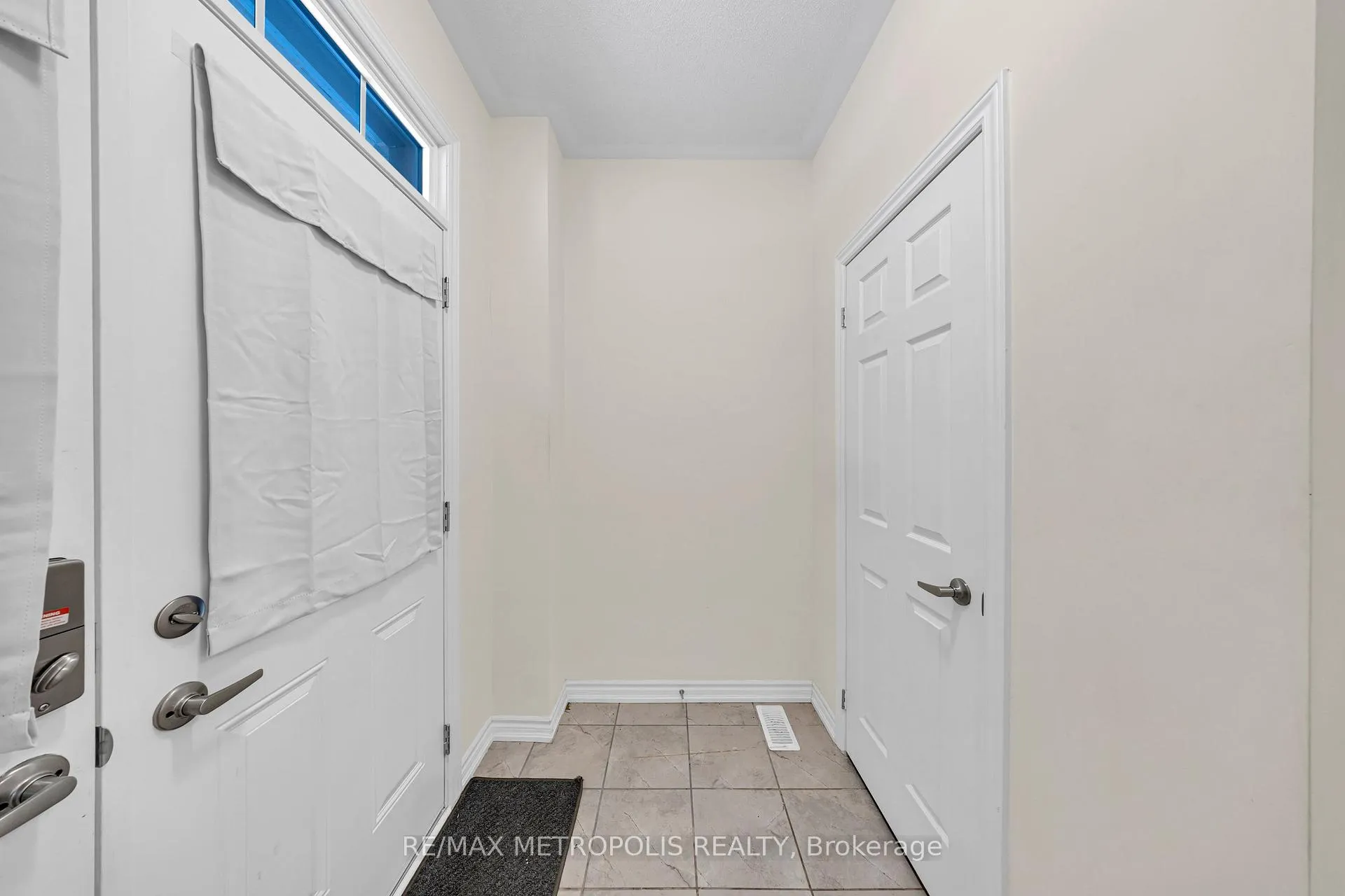 Photo 4 of 941 Rexton Drive, Oshawa, Kedron — HOMEH