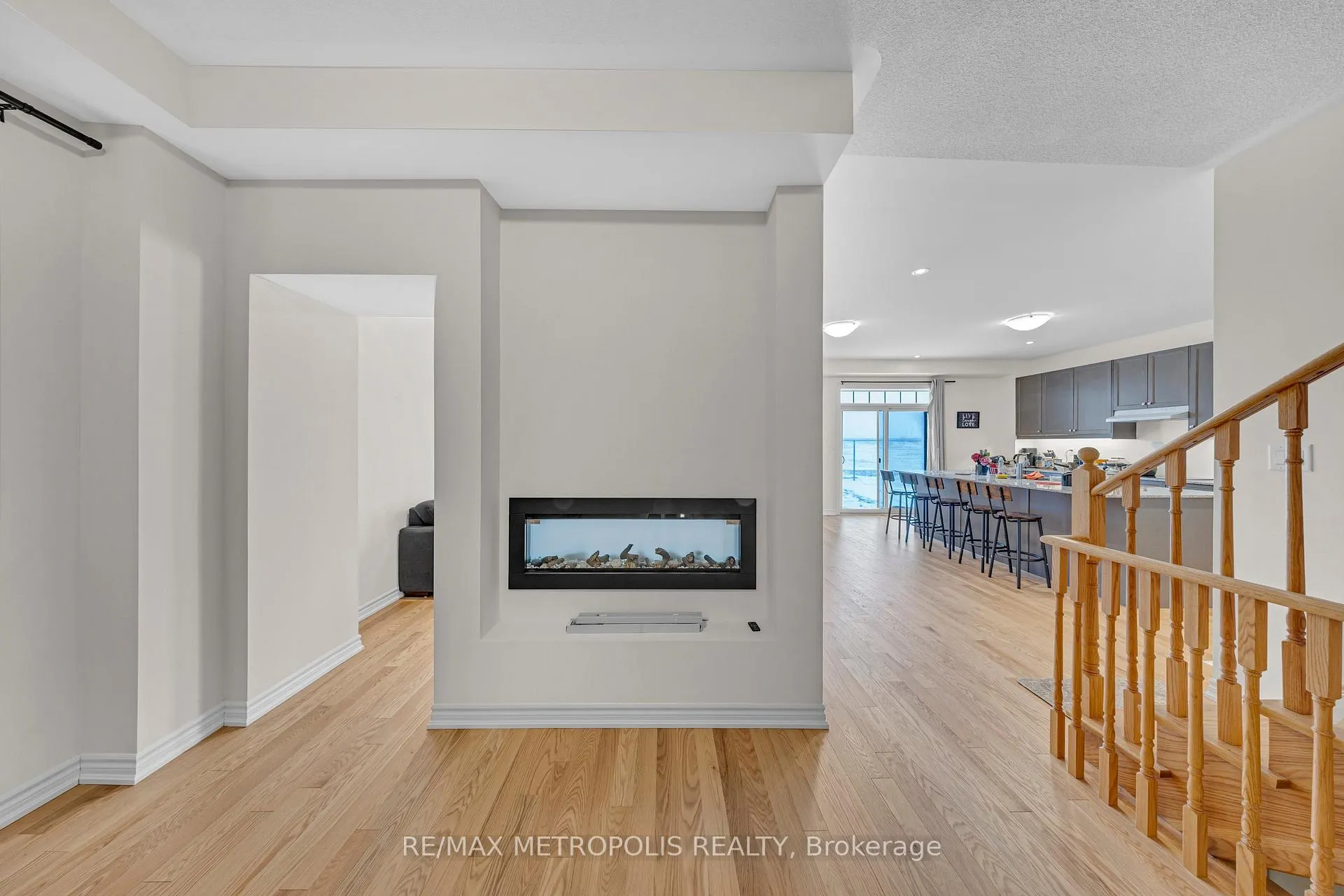 Photo 8 of 941 Rexton Drive, Oshawa, Kedron — HOMEH