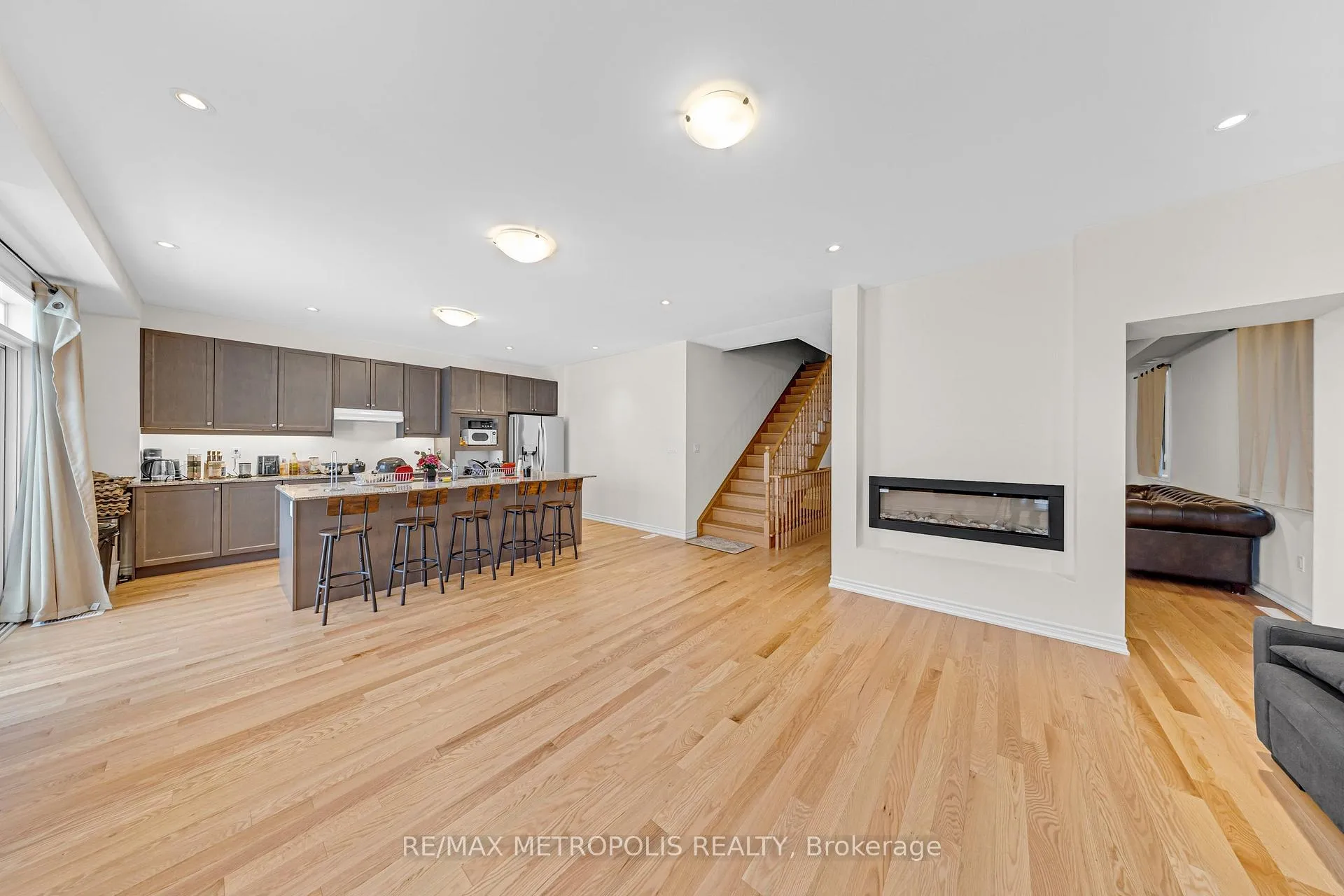 Photo 15 of 941 Rexton Drive, Oshawa, Kedron — HOMEH