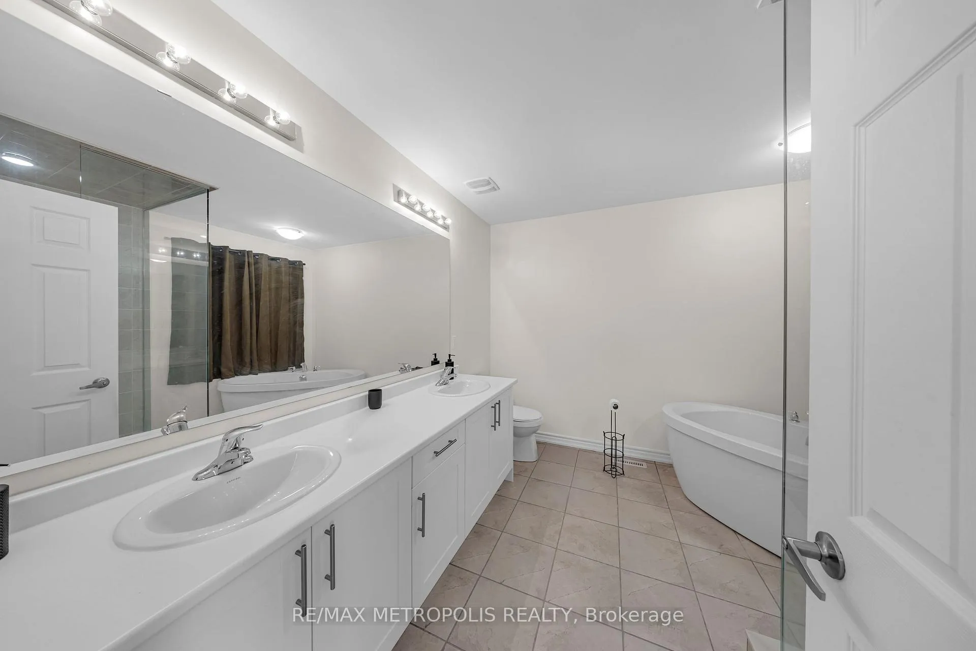 Photo 37 of 941 Rexton Drive, Oshawa, Kedron — HOMEH