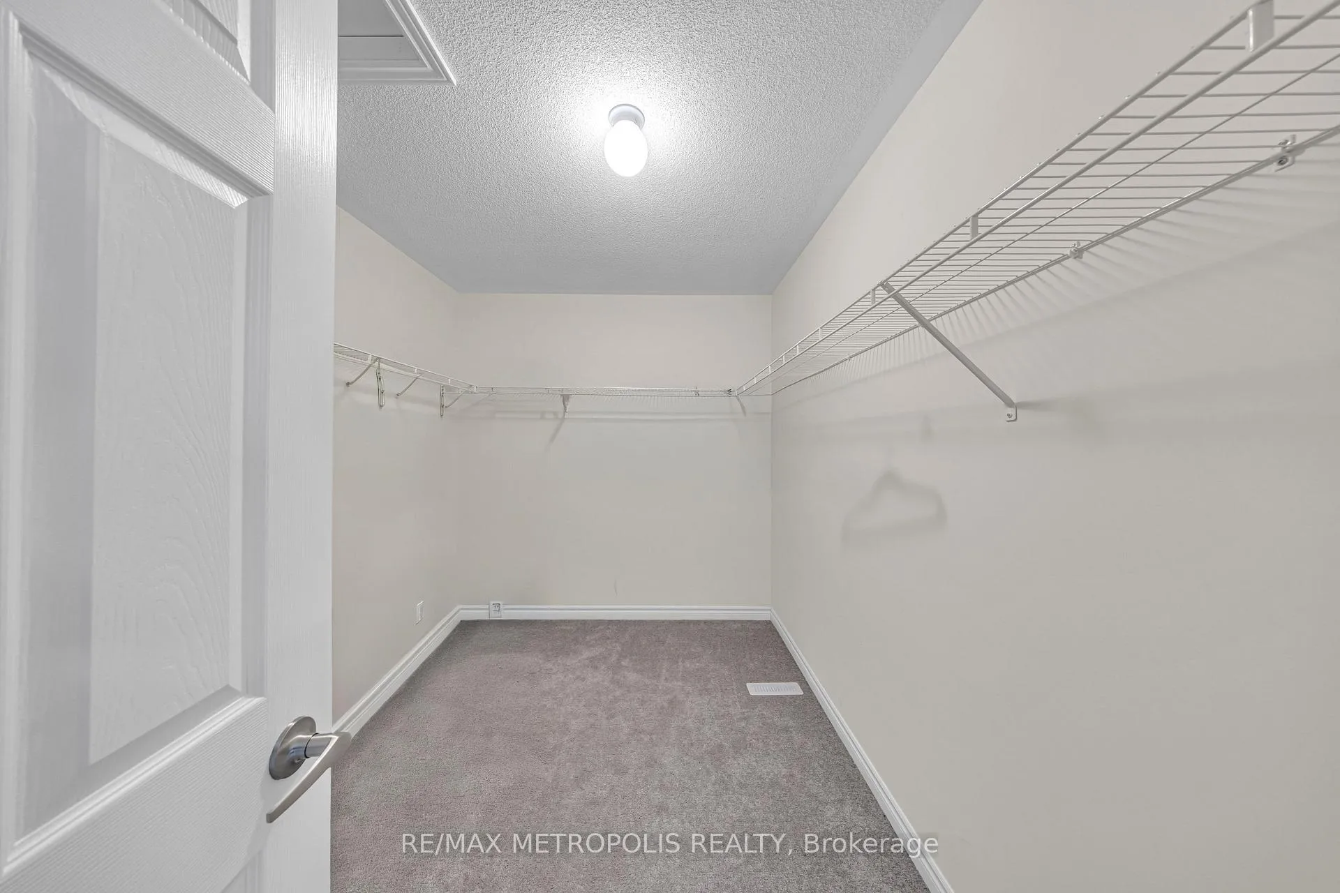 Photo 40 of 941 Rexton Drive, Oshawa, Kedron — HOMEH