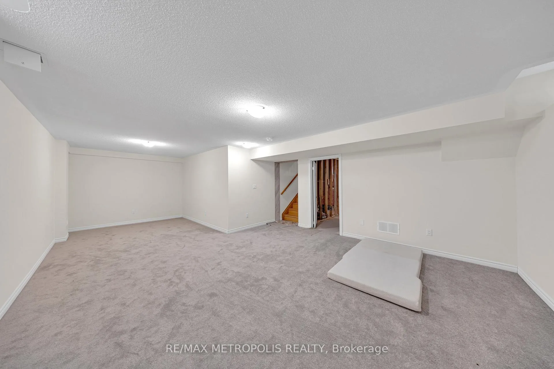 Photo 42 of 941 Rexton Drive, Oshawa, Kedron — HOMEH