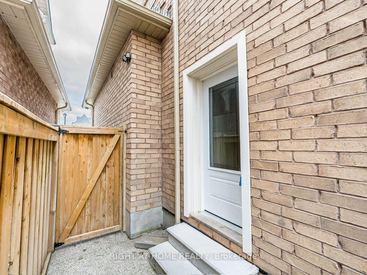 Photo 2 of Unit Lower Level Unit, 28 Pridham Place, New Tecumseth, Tottenham — HOMEH