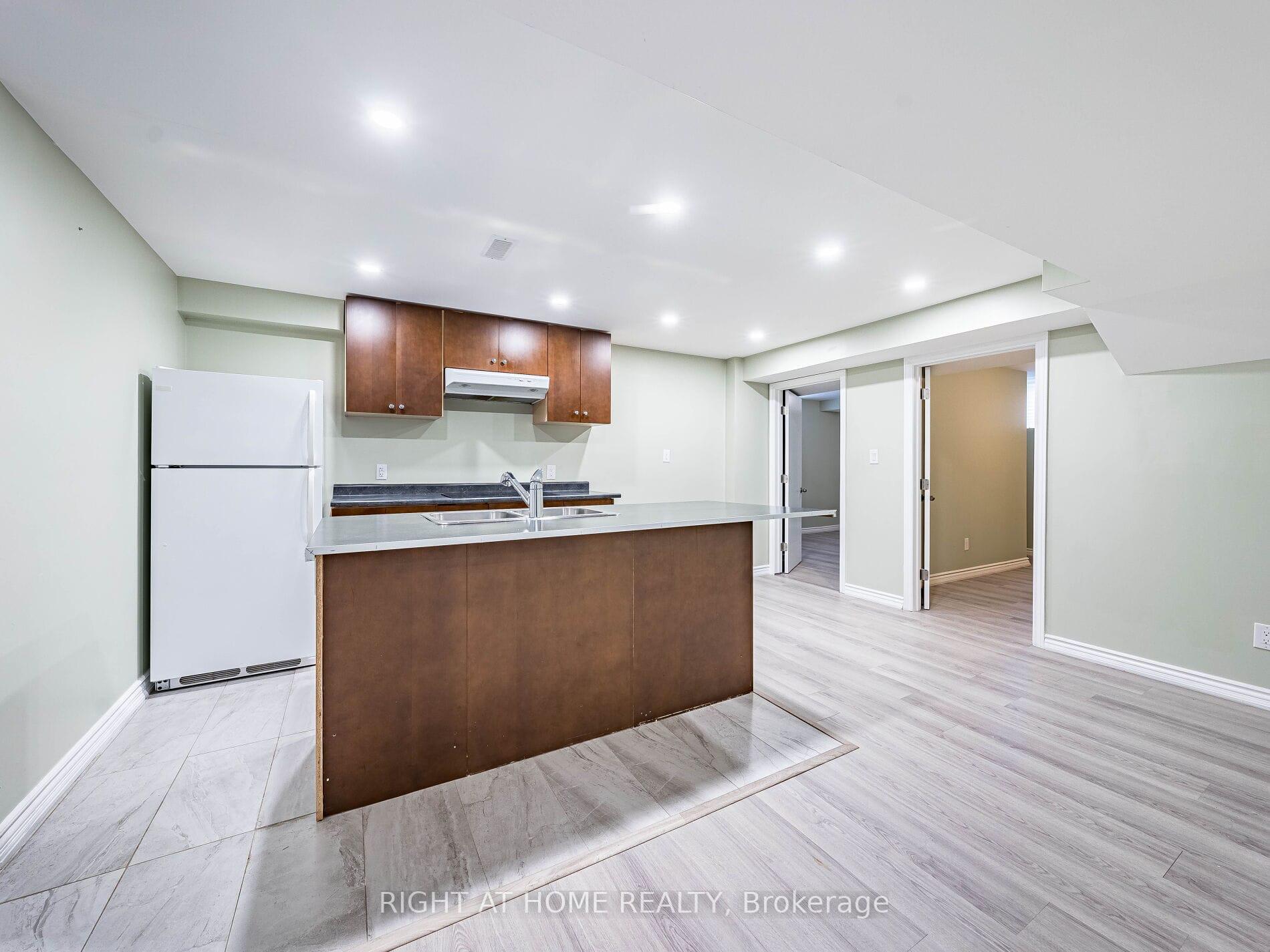 Photo 3 of Unit Lower Level Unit, 28 Pridham Place, New Tecumseth, Tottenham — HOMEH