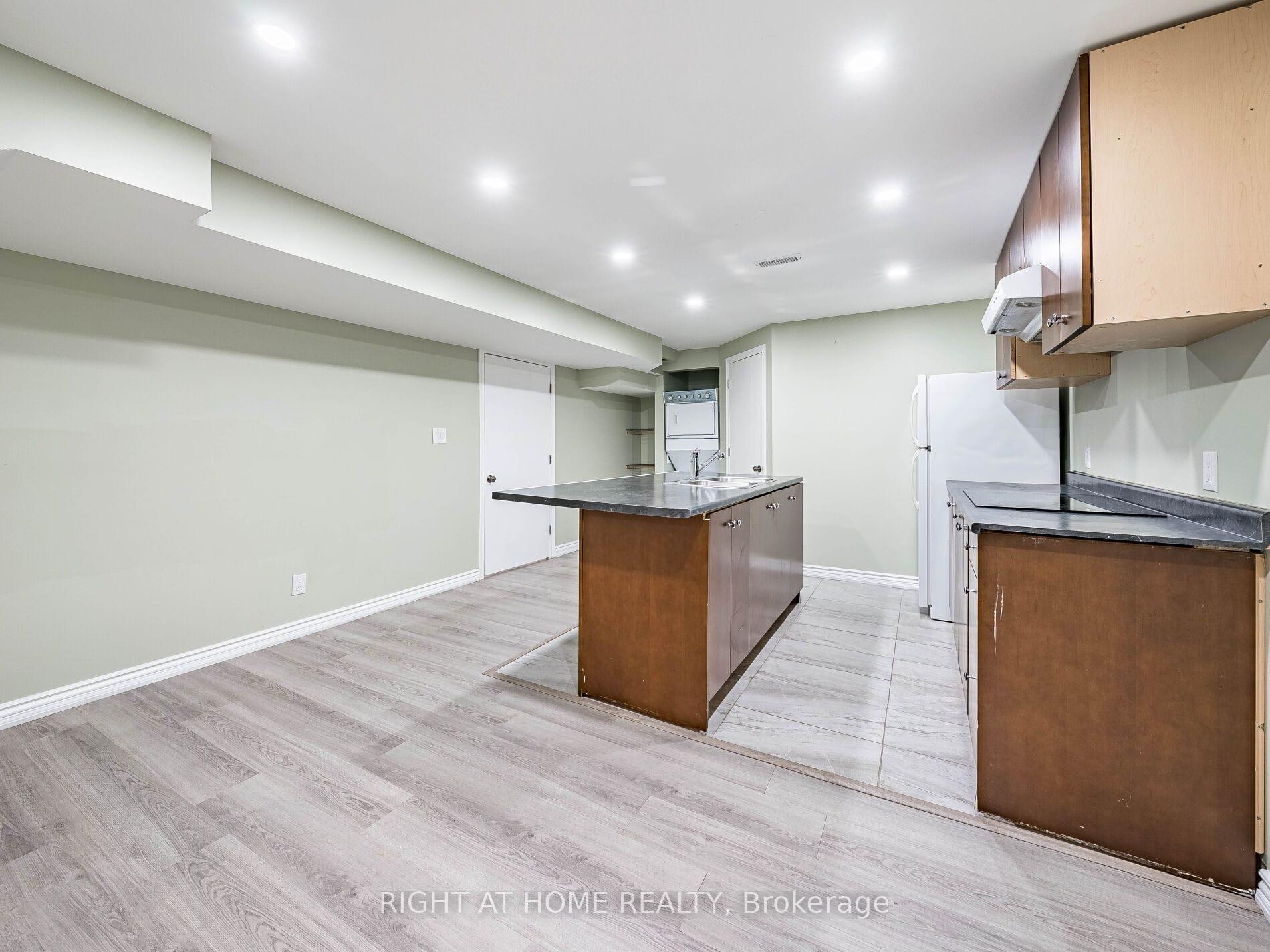 Photo 4 of Unit Lower Level Unit, 28 Pridham Place, New Tecumseth, Tottenham — HOMEH