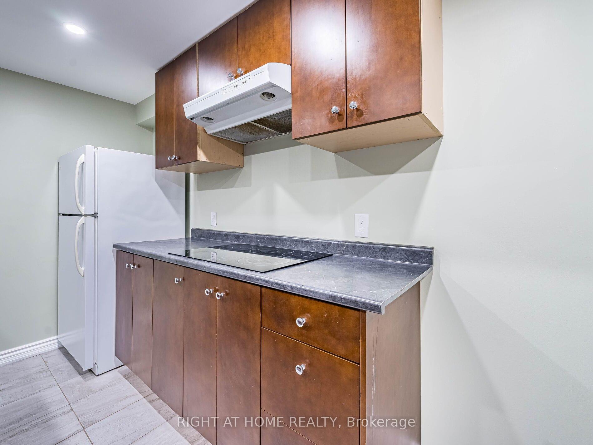 Photo 6 of Unit Lower Level Unit, 28 Pridham Place, New Tecumseth, Tottenham — HOMEH