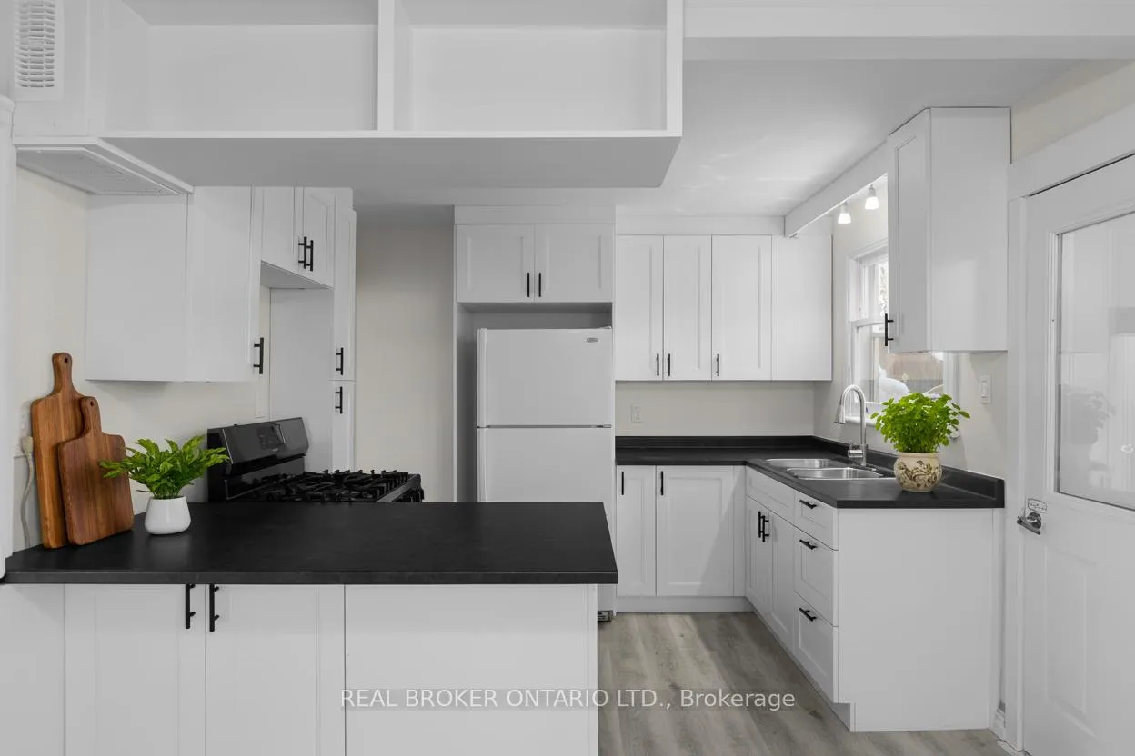 Photo 3 of 20 Rose Avenue, Orillia — HOMEH